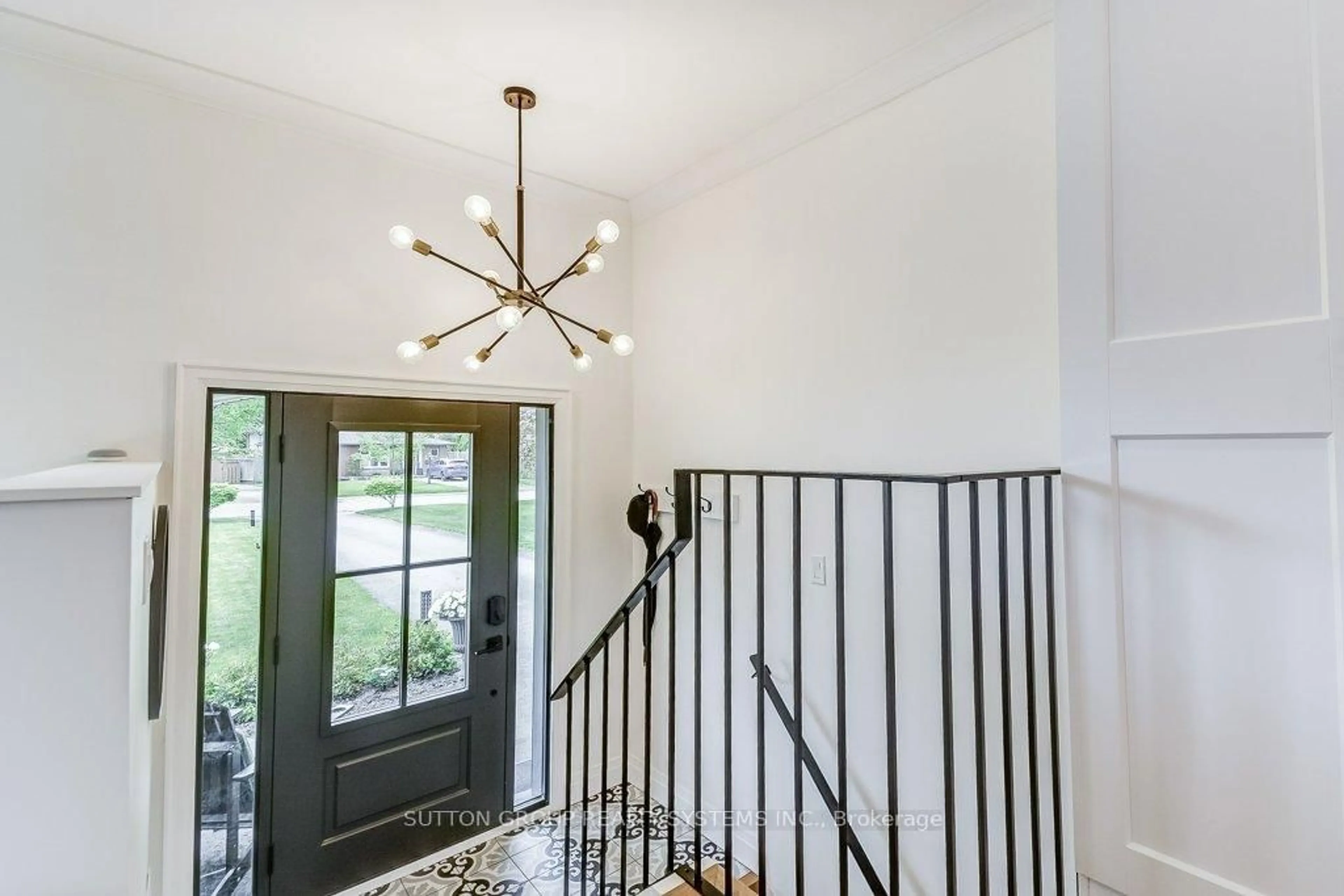 Indoor entryway for 3519 Braemore Pl, Burlington Ontario L7N 2N1
