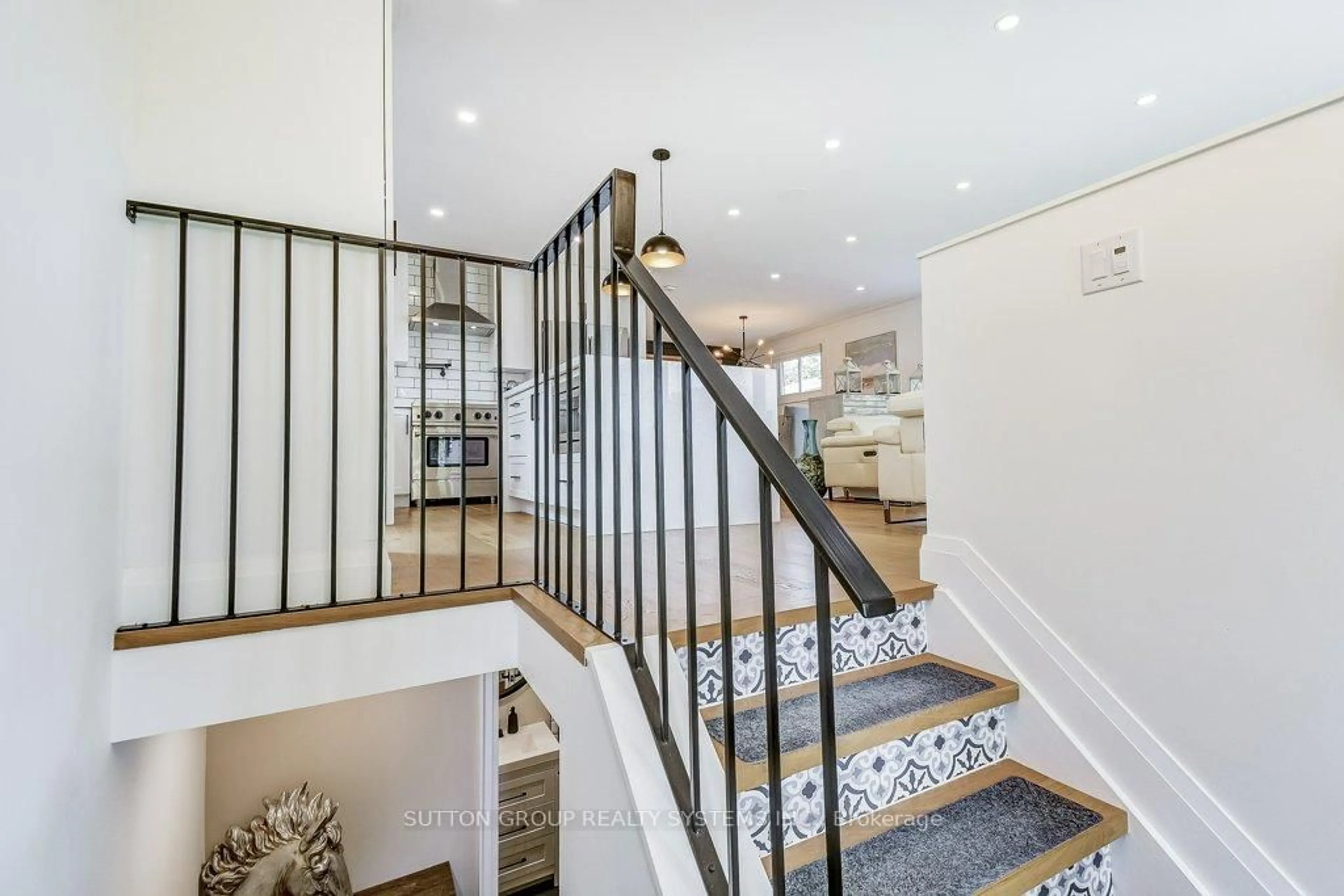 Stairs for 3519 Braemore Pl, Burlington Ontario L7N 2N1