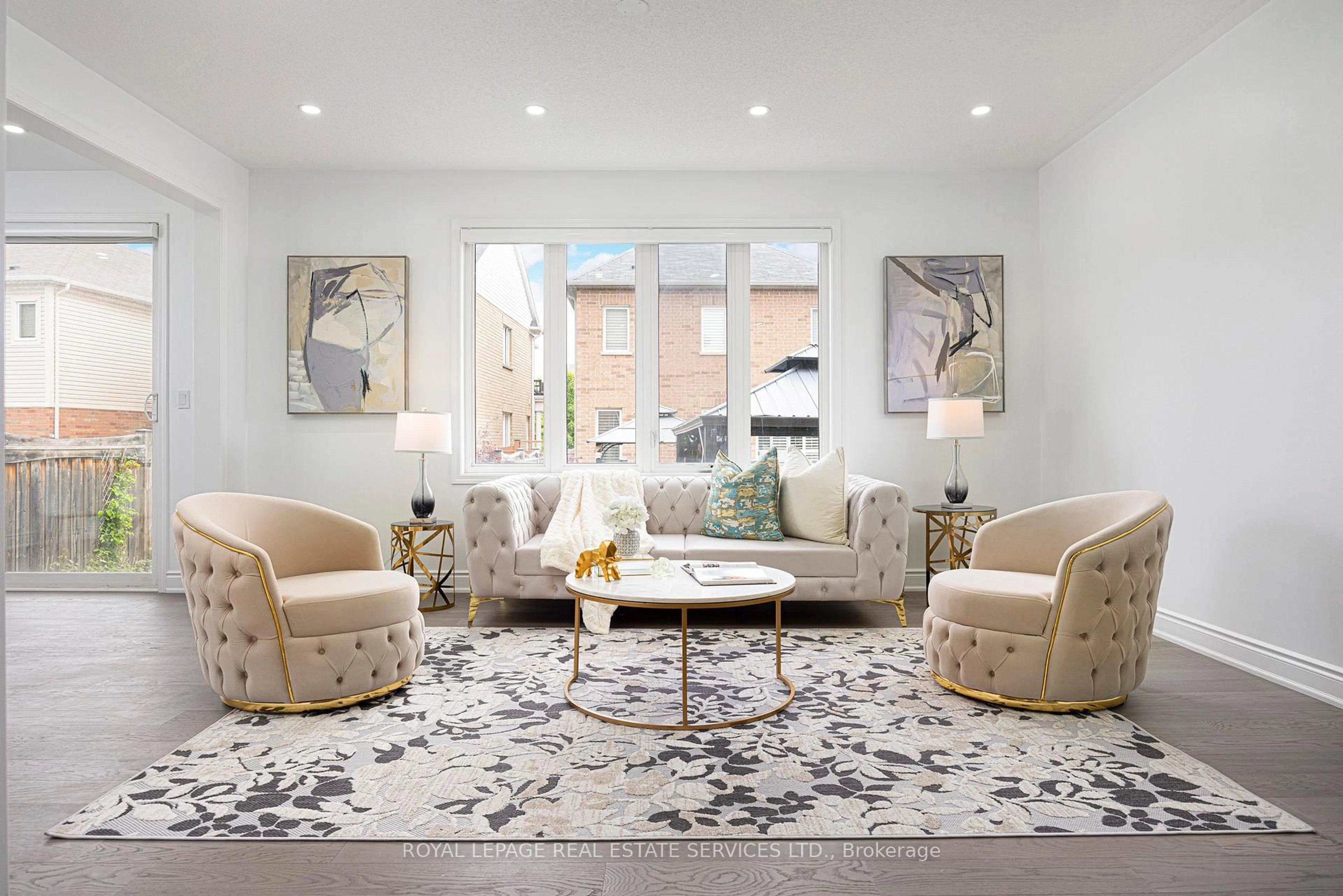 Living room with furniture, unknown for 1605 Copeland Circ, Milton Ontario L9T 8Y1