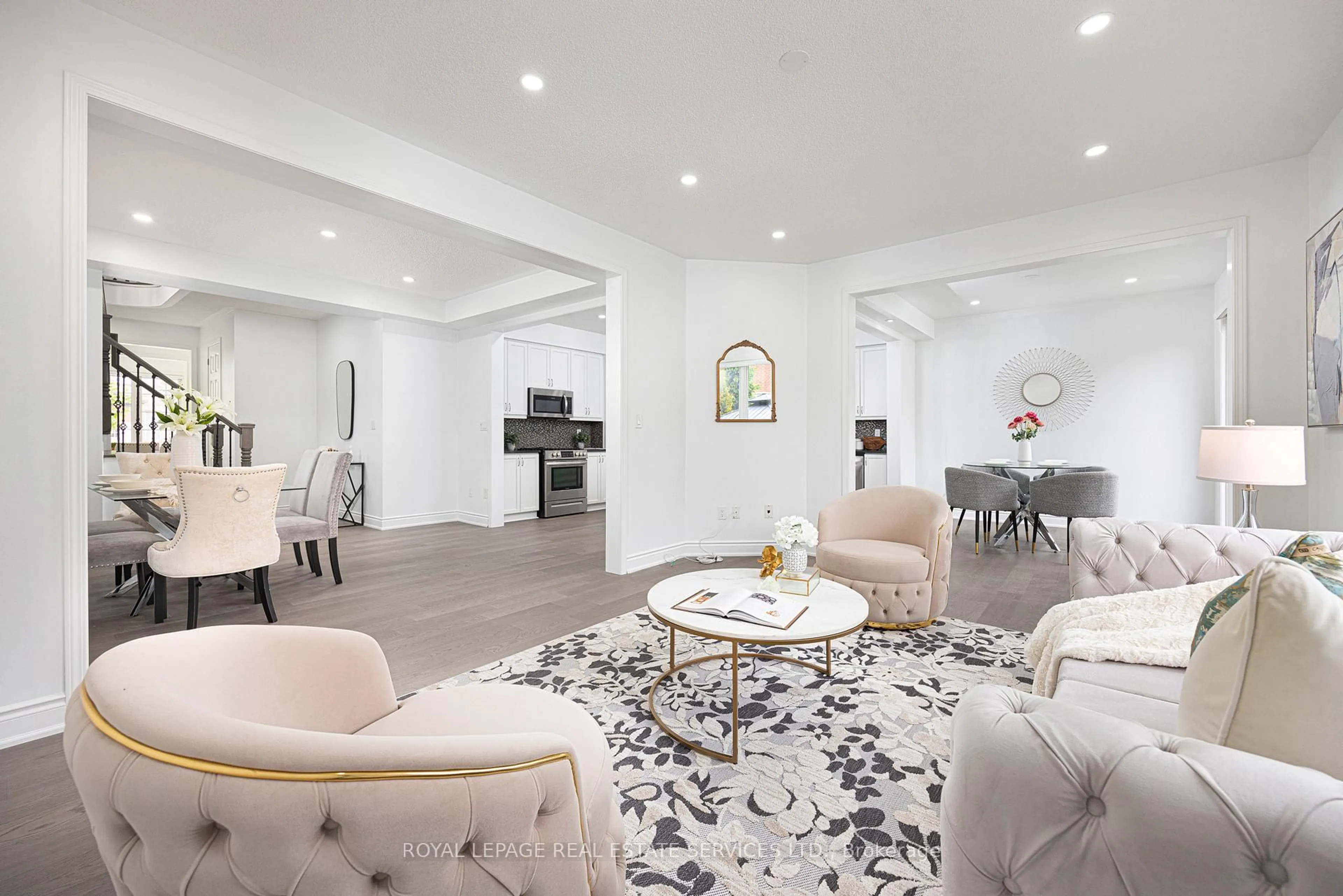 Living room with furniture, unknown for 1605 Copeland Circ, Milton Ontario L9T 8Y1