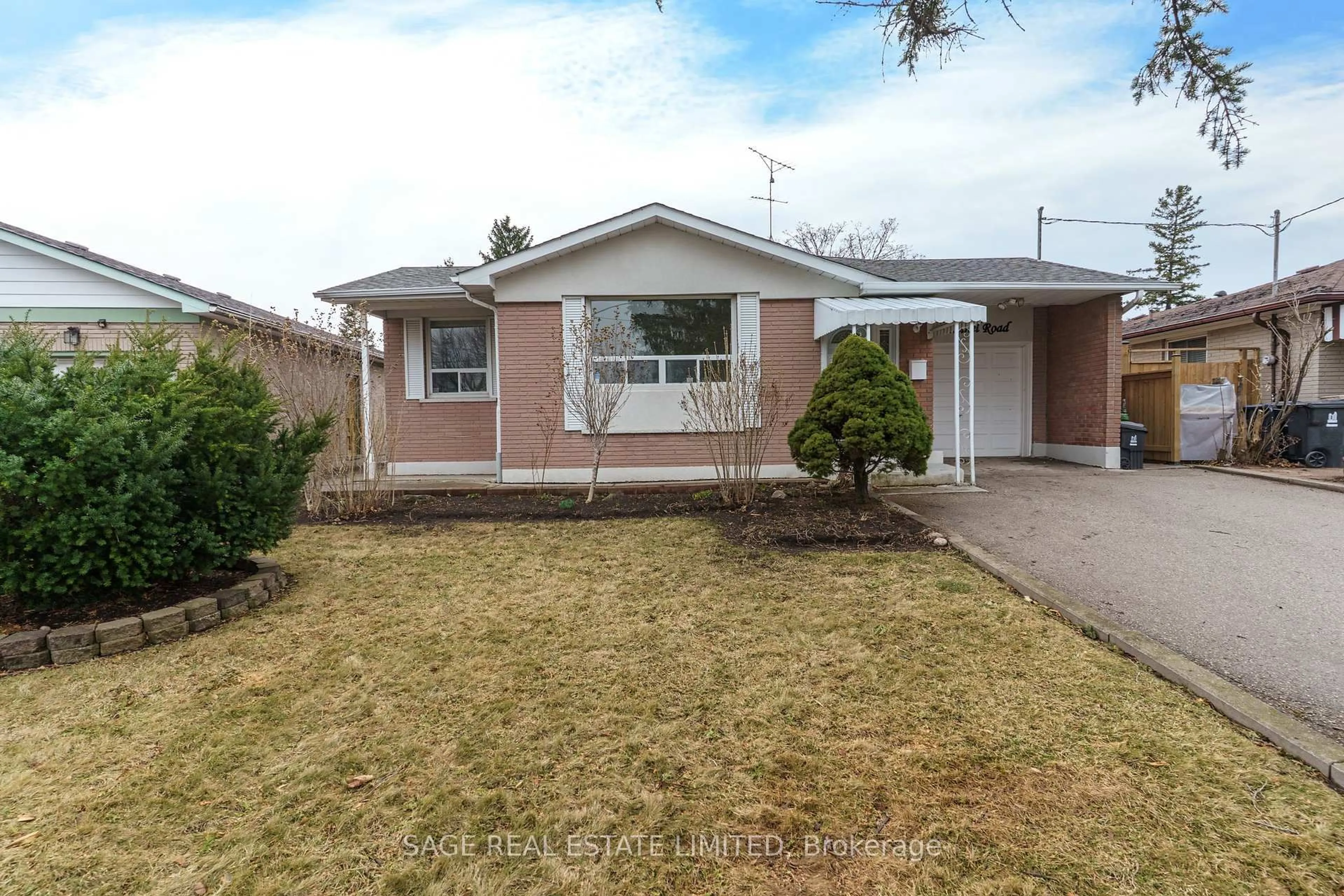 A pic from outside/outdoor area/front of a property/back of a property/a pic from drone, street for 308 Sentinel Rd, Toronto Ontario M3J 1T8