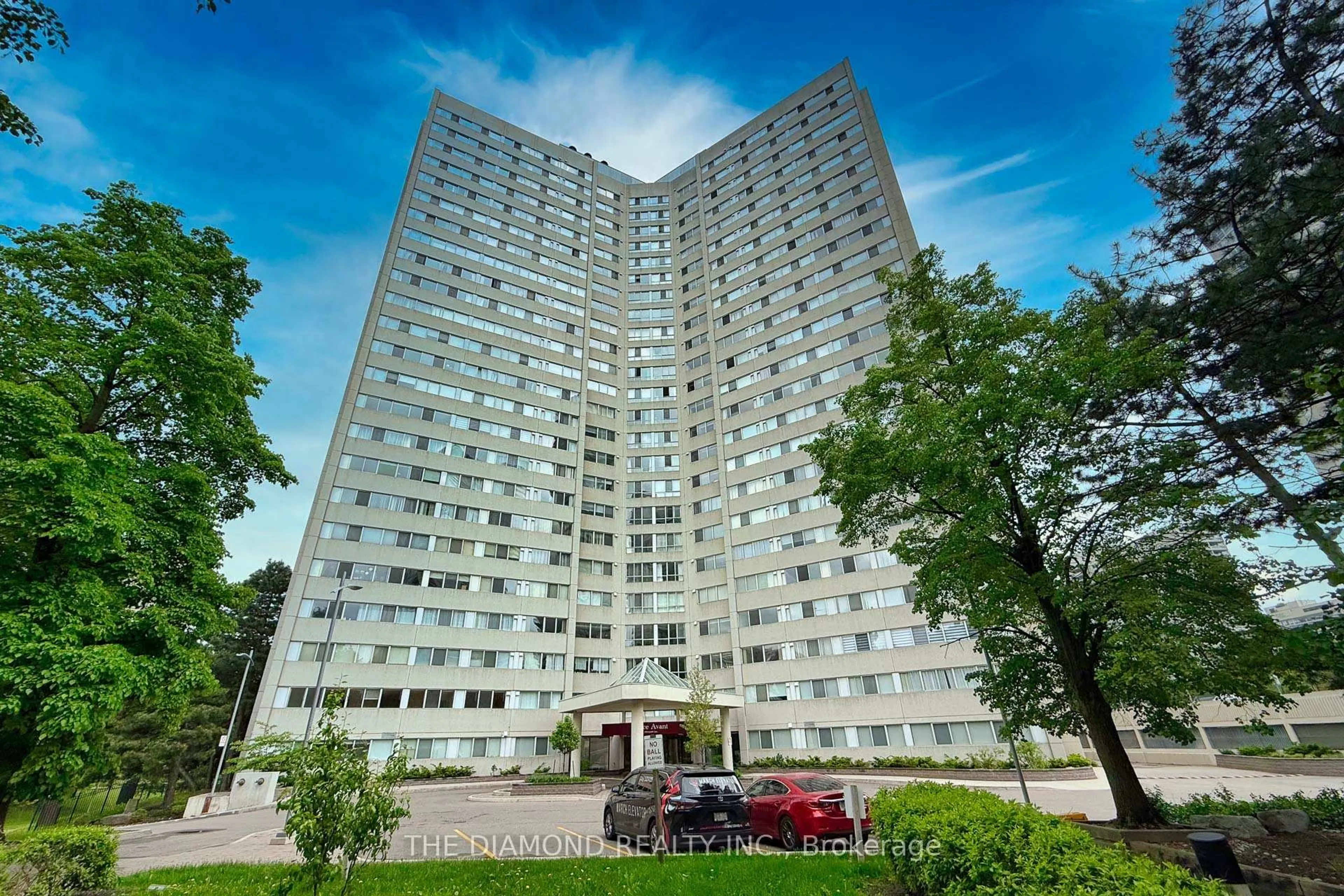 Patio, building for 3700 Kaneff Cres #1507, Mississauga Ontario L5A 4B8