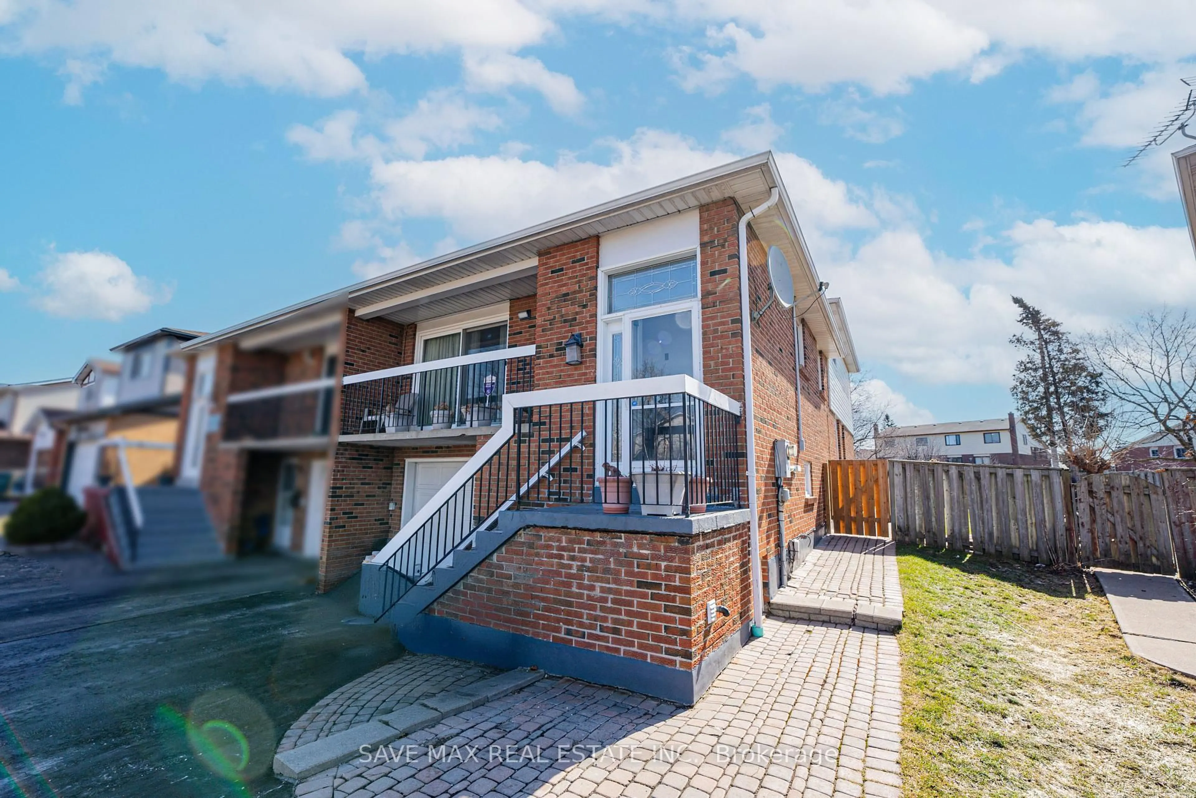A pic from outside/outdoor area/front of a property/back of a property/a pic from drone, unknown for 12 Histon Cres, Brampton Ontario L6V 3R1