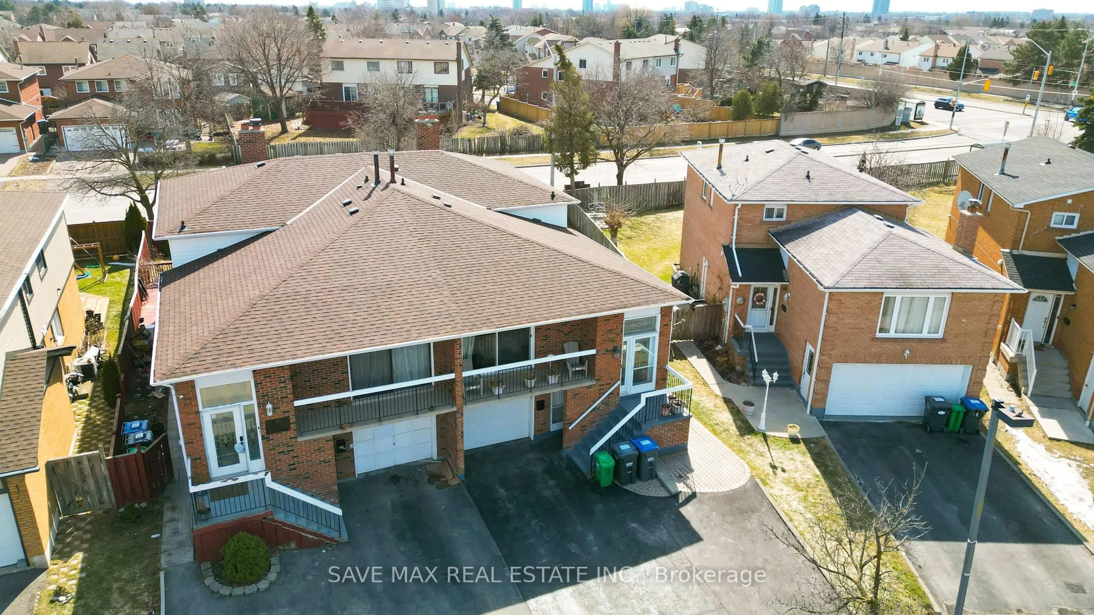 A pic from outside/outdoor area/front of a property/back of a property/a pic from drone, street for 12 Histon Cres, Brampton Ontario L6V 3R1