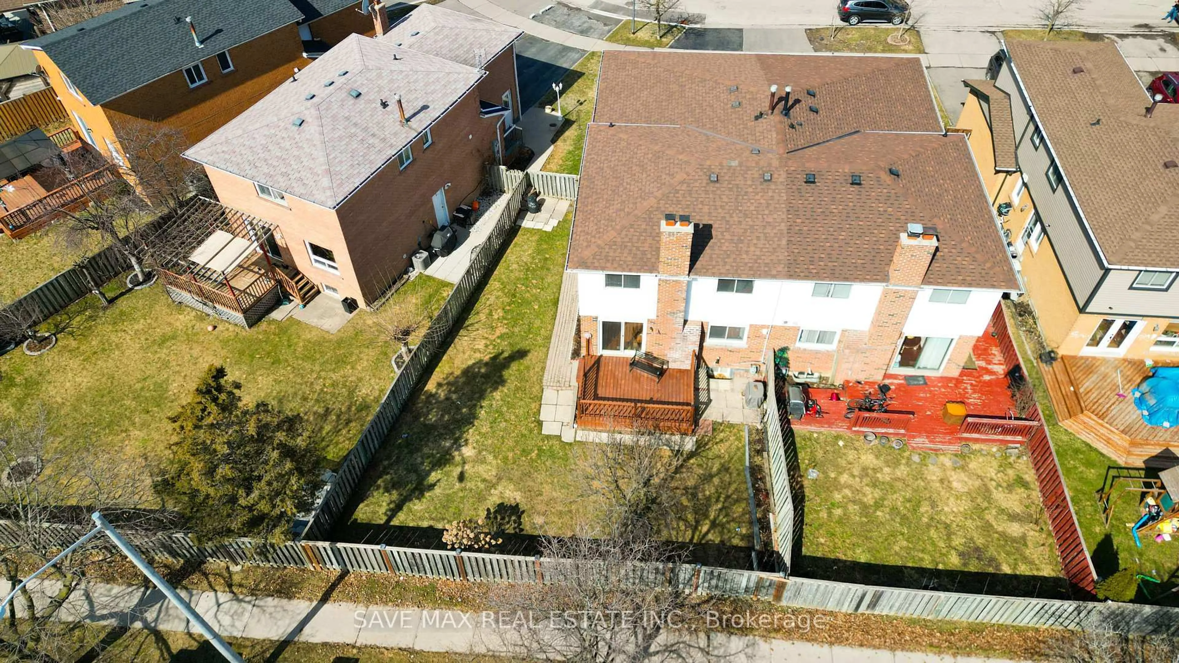 A pic from outside/outdoor area/front of a property/back of a property/a pic from drone, street for 12 Histon Cres, Brampton Ontario L6V 3R1