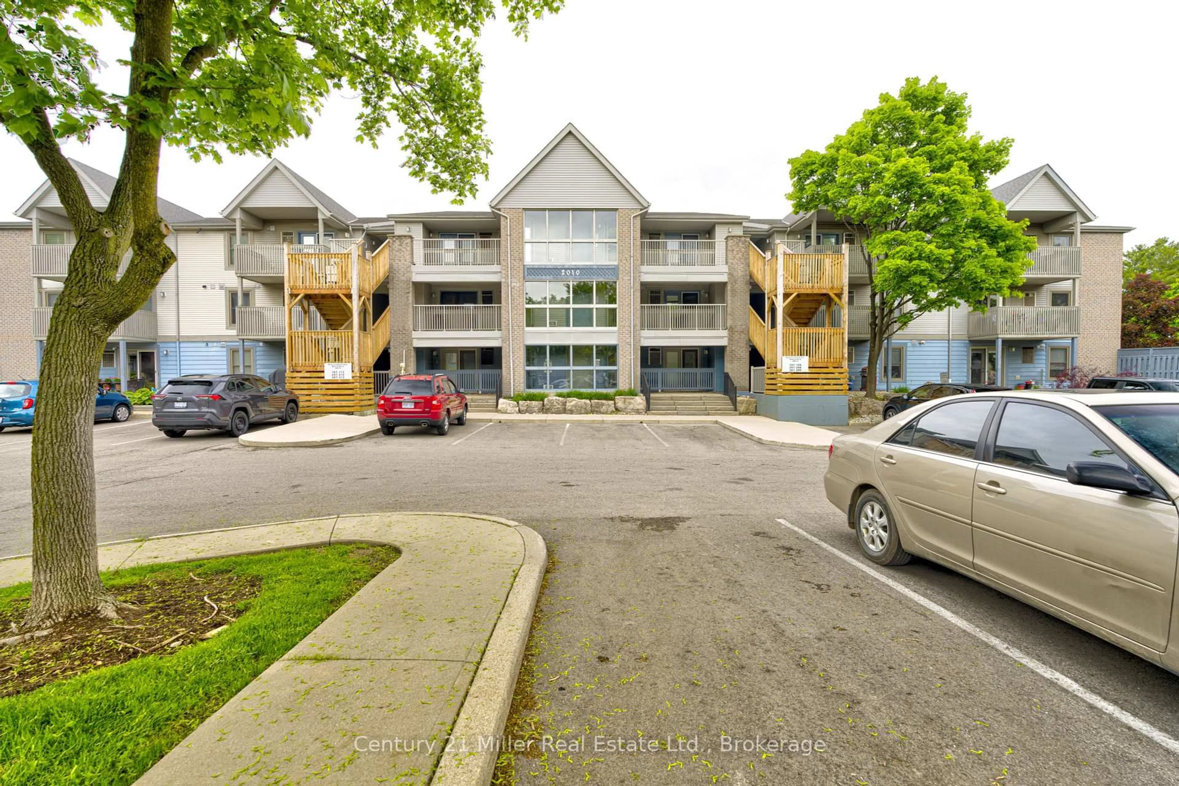 A pic from outside/outdoor area/front of a property/back of a property/a pic from drone, unknown for 2010 Cleaver Ave #205, Burlington Ontario L7M 4C1