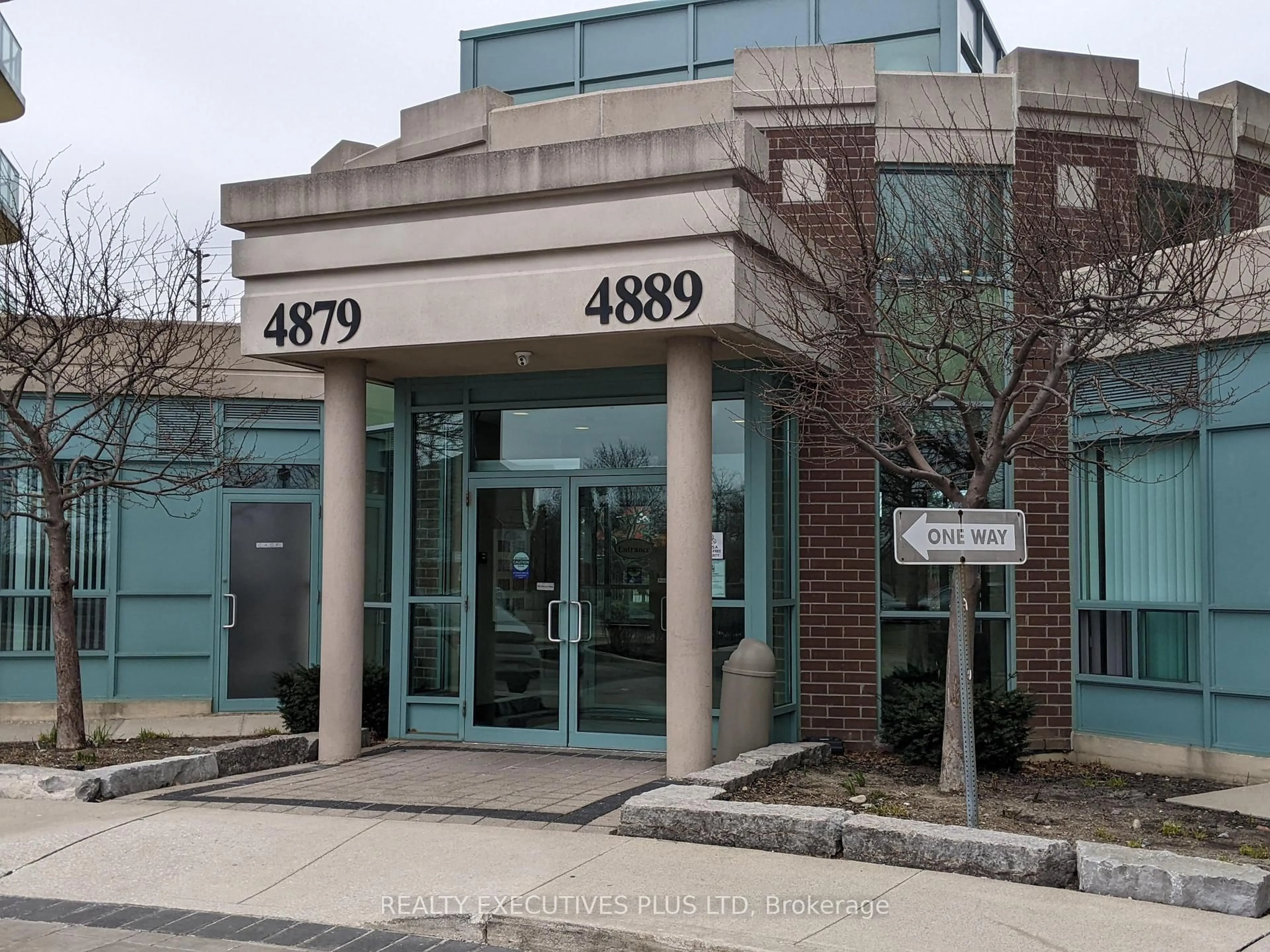 Indoor foyer for 4879 Kimbermount Ave #308, Mississauga Ontario L5M 7R9
