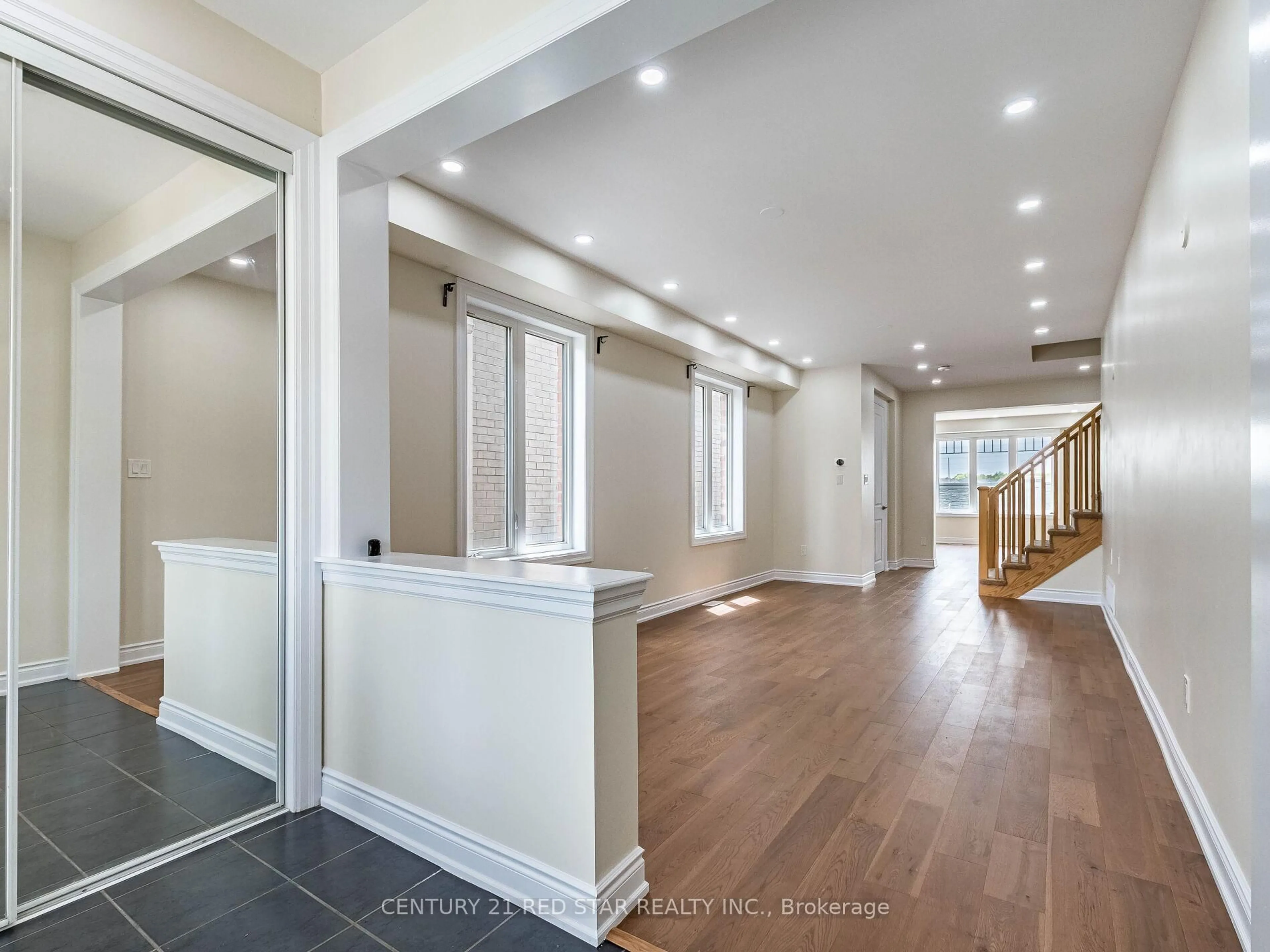 Indoor entryway for 60 Callandar Rd, Brampton Ontario L7A 4T8
