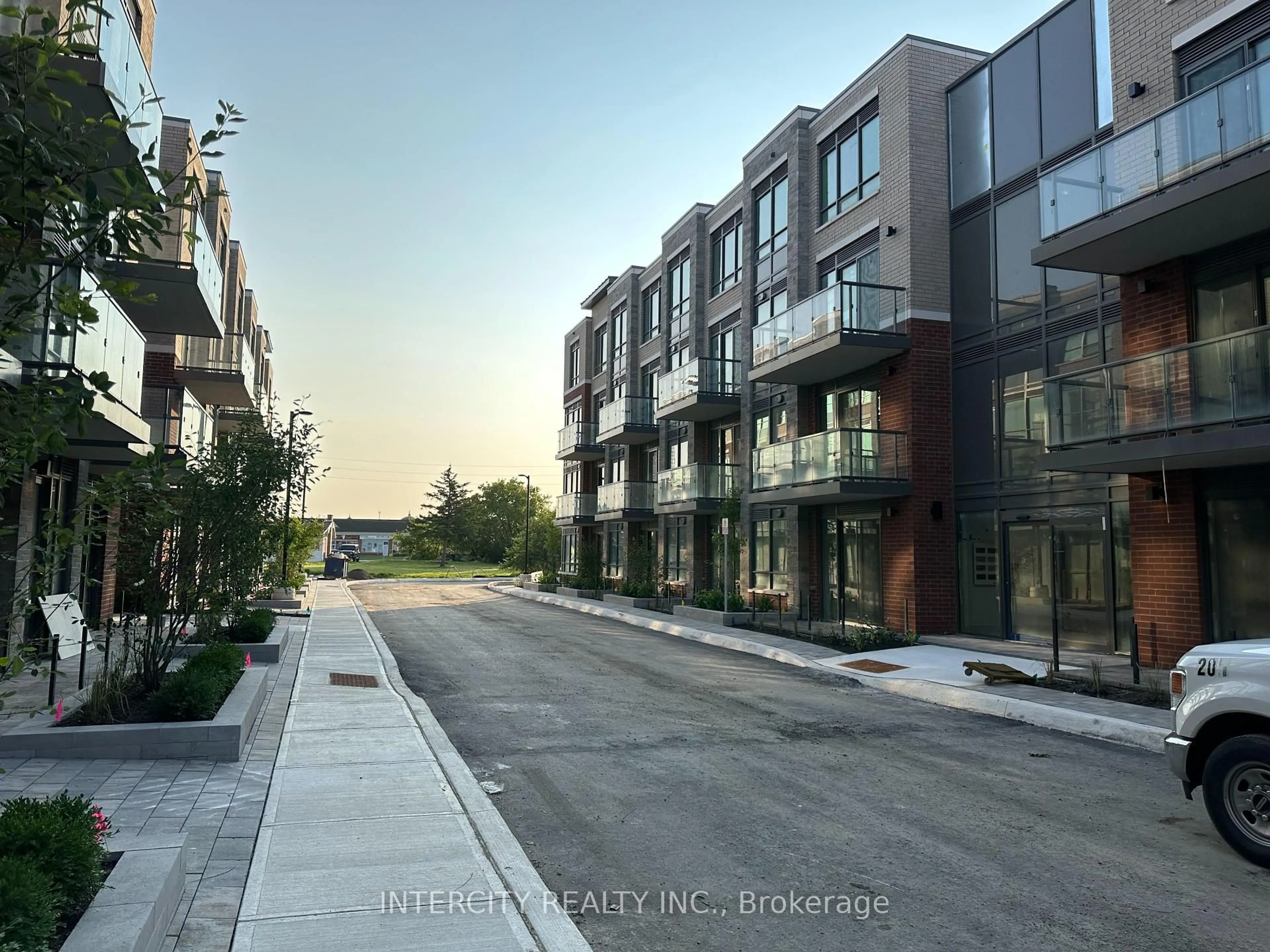 Patio, unknown for 75 ATTMAR Dr #148, Brampton Ontario L4P 0Y6