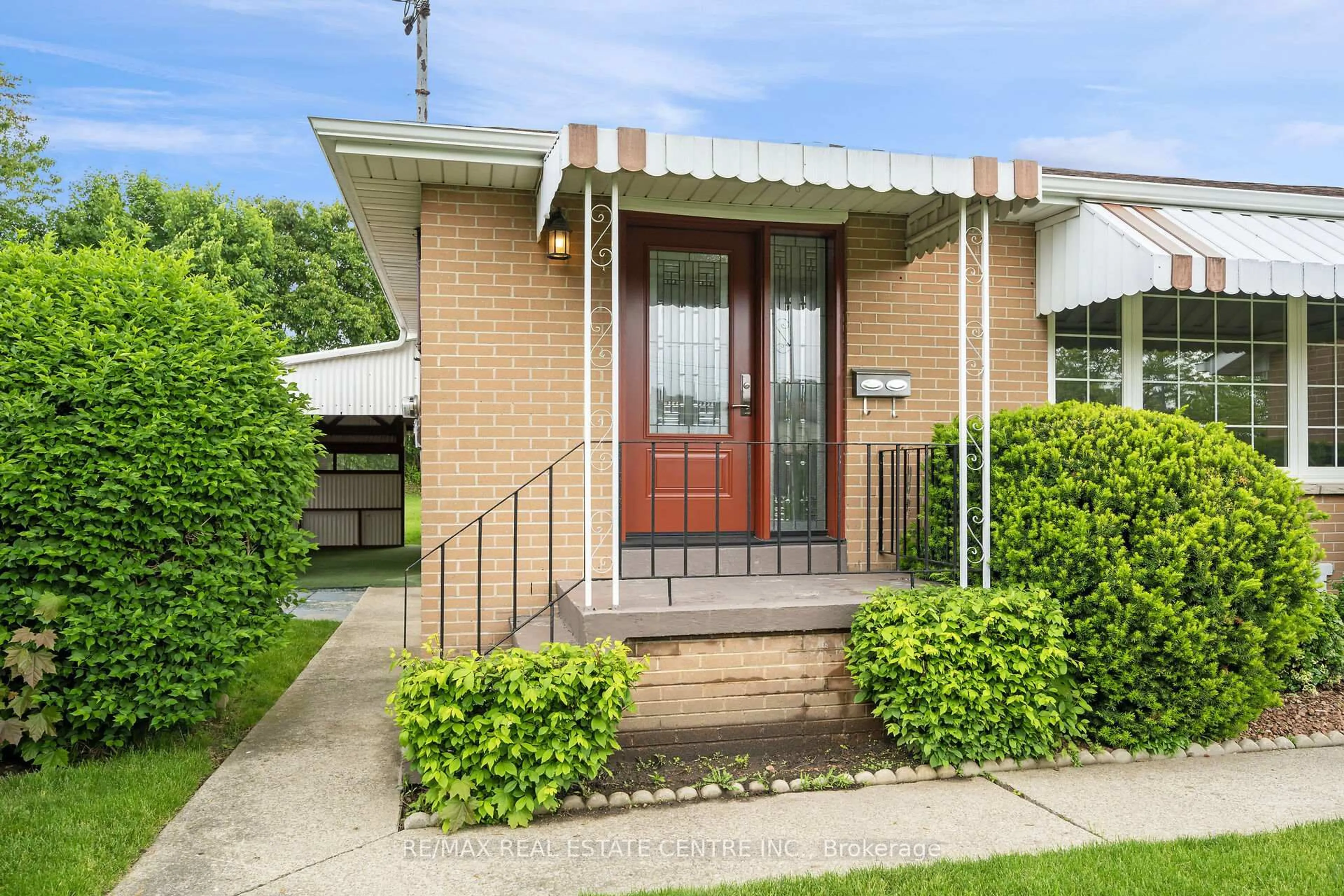 Home with brick exterior material, street for 46 Moultrey Cres, Halton Hills Ontario L7G 4N5