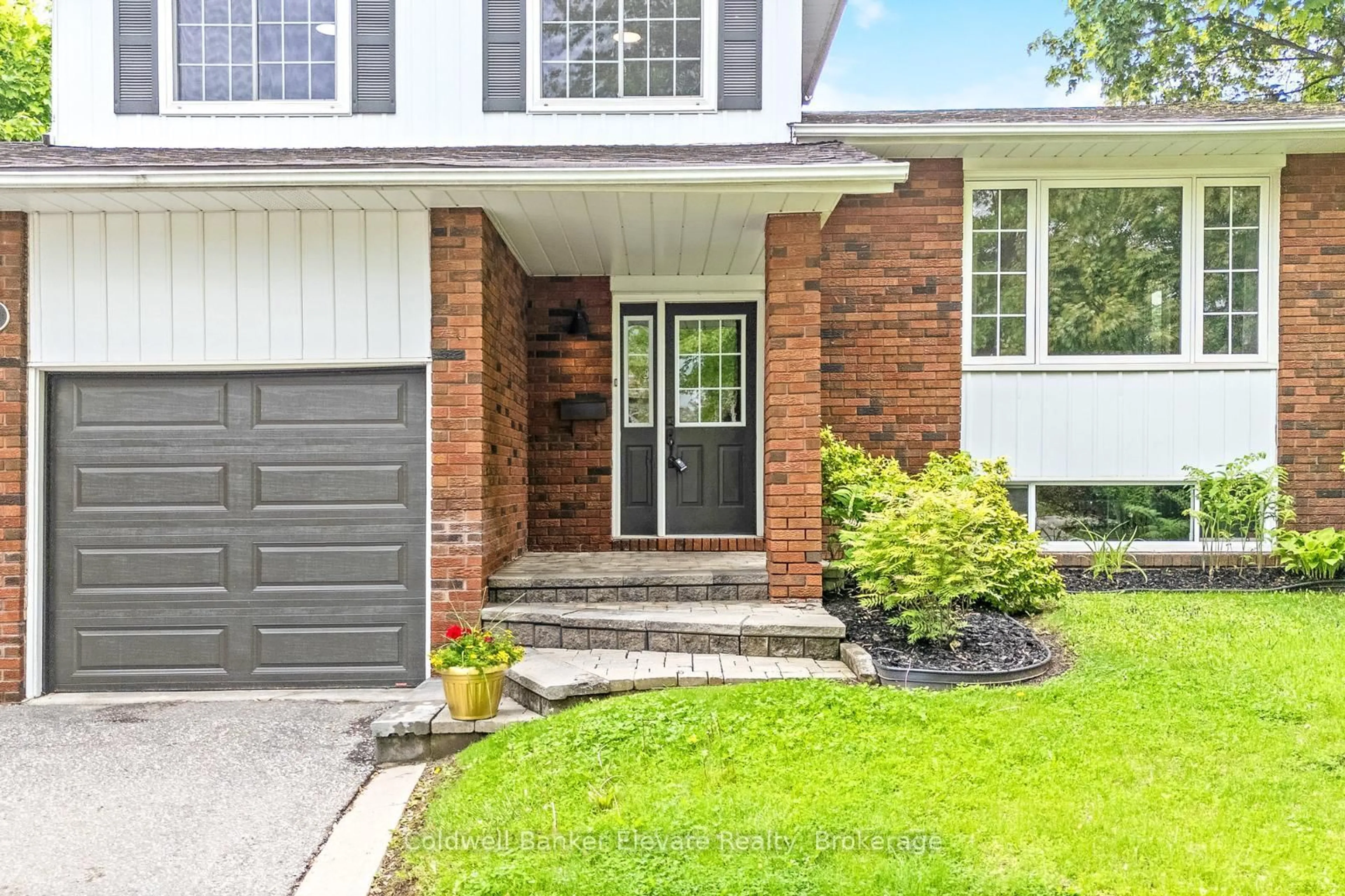 Home with brick exterior material, street for 11 Hillside Dr, Halton Hills Ontario L7G 4W2