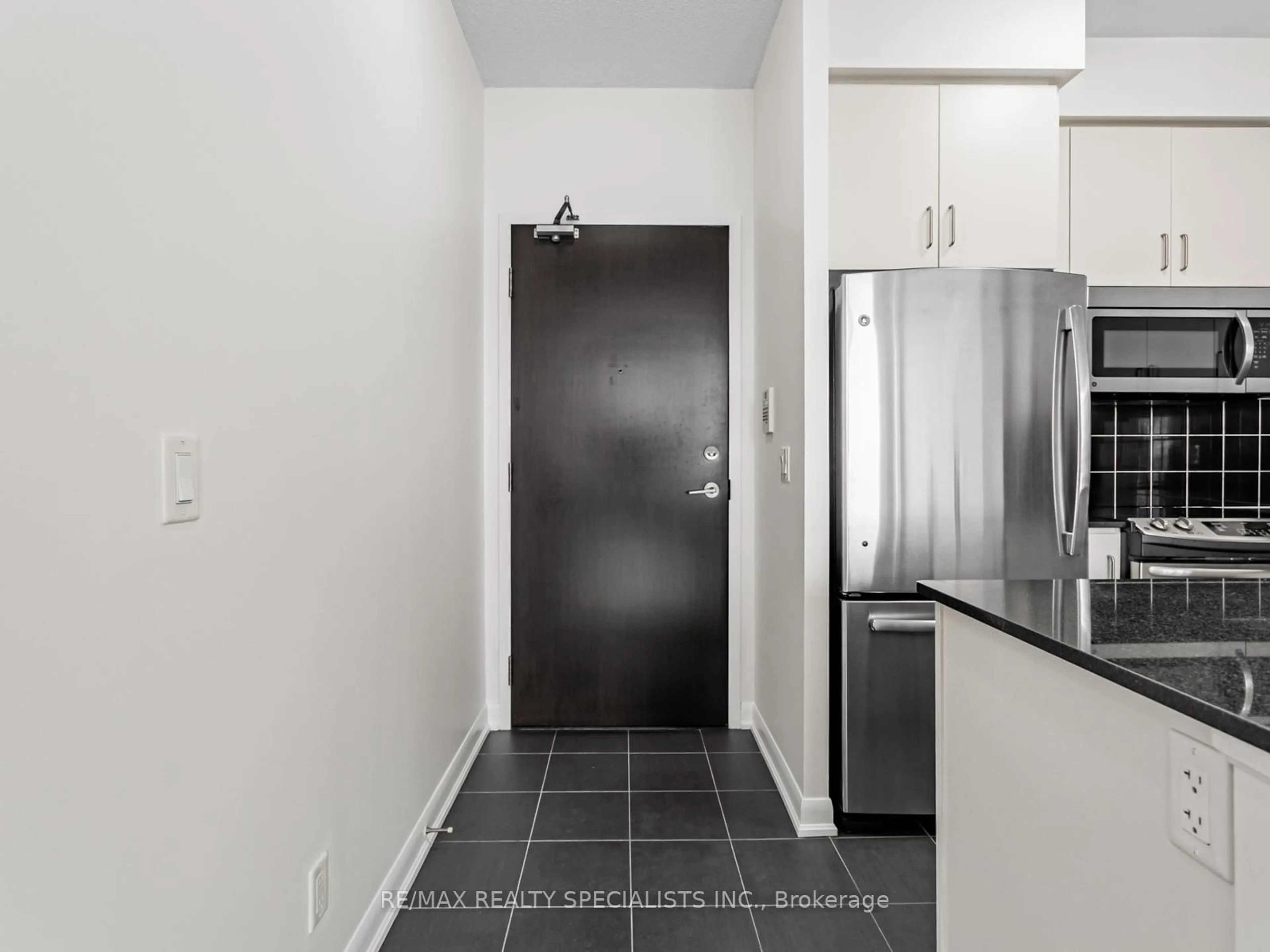 Indoor entryway for 215 Sherway Gardens Rd #2809, Toronto Ontario M9C 0A4