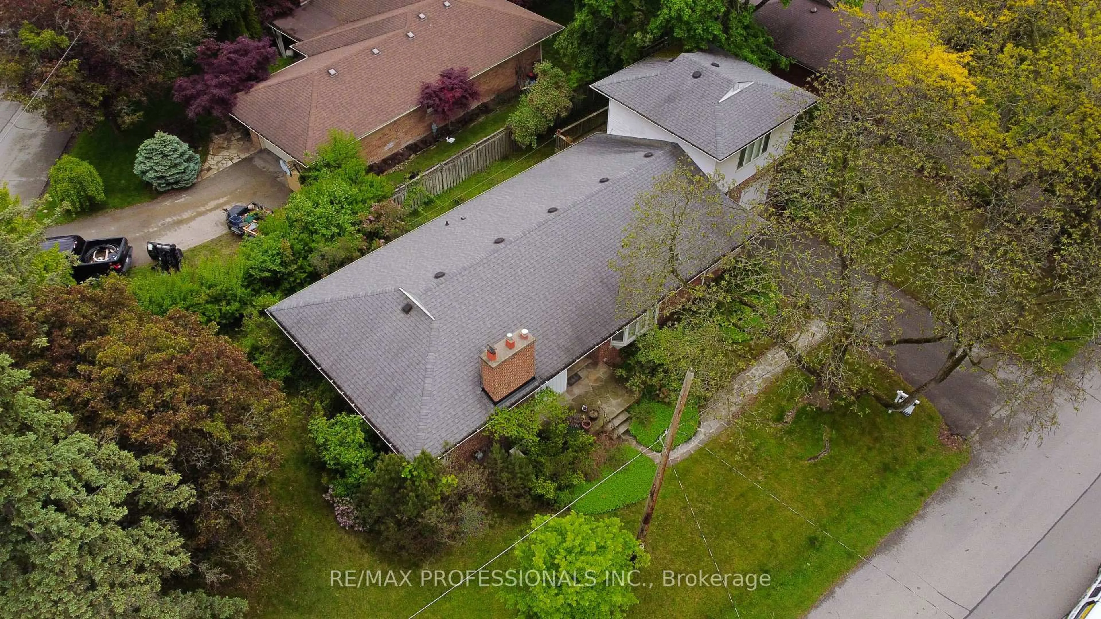 A pic from outside/outdoor area/front of a property/back of a property/a pic from drone, street for 88 Valecrest Dr, Toronto Ontario M9A 4P6