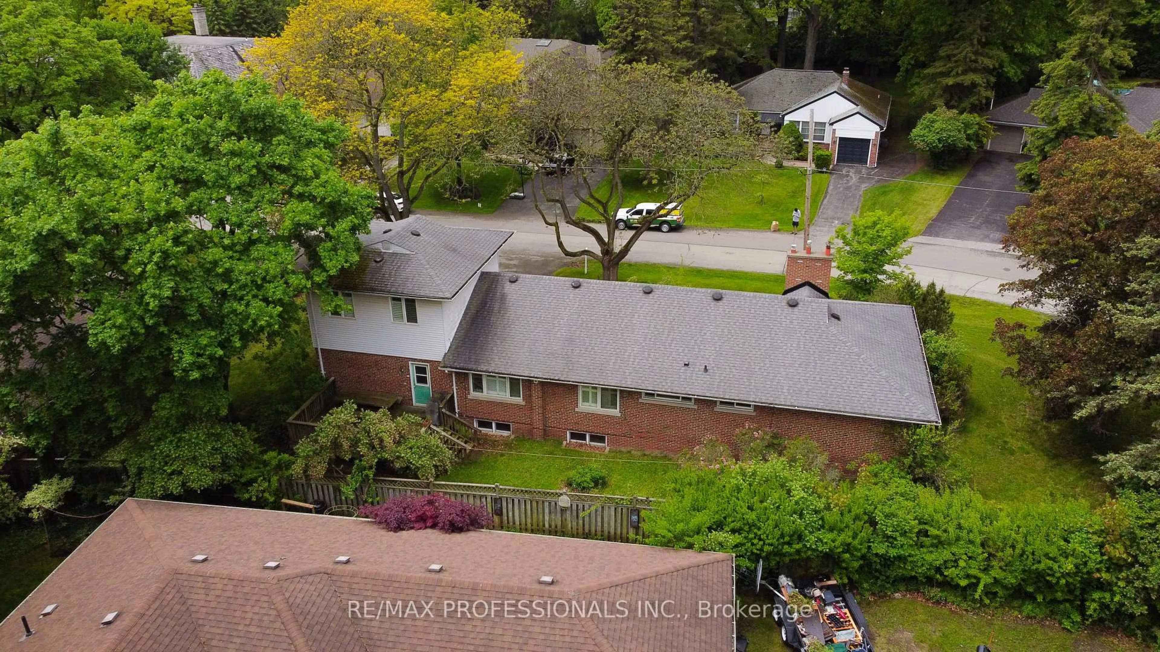 A pic from outside/outdoor area/front of a property/back of a property/a pic from drone, street for 88 Valecrest Dr, Toronto Ontario M9A 4P6