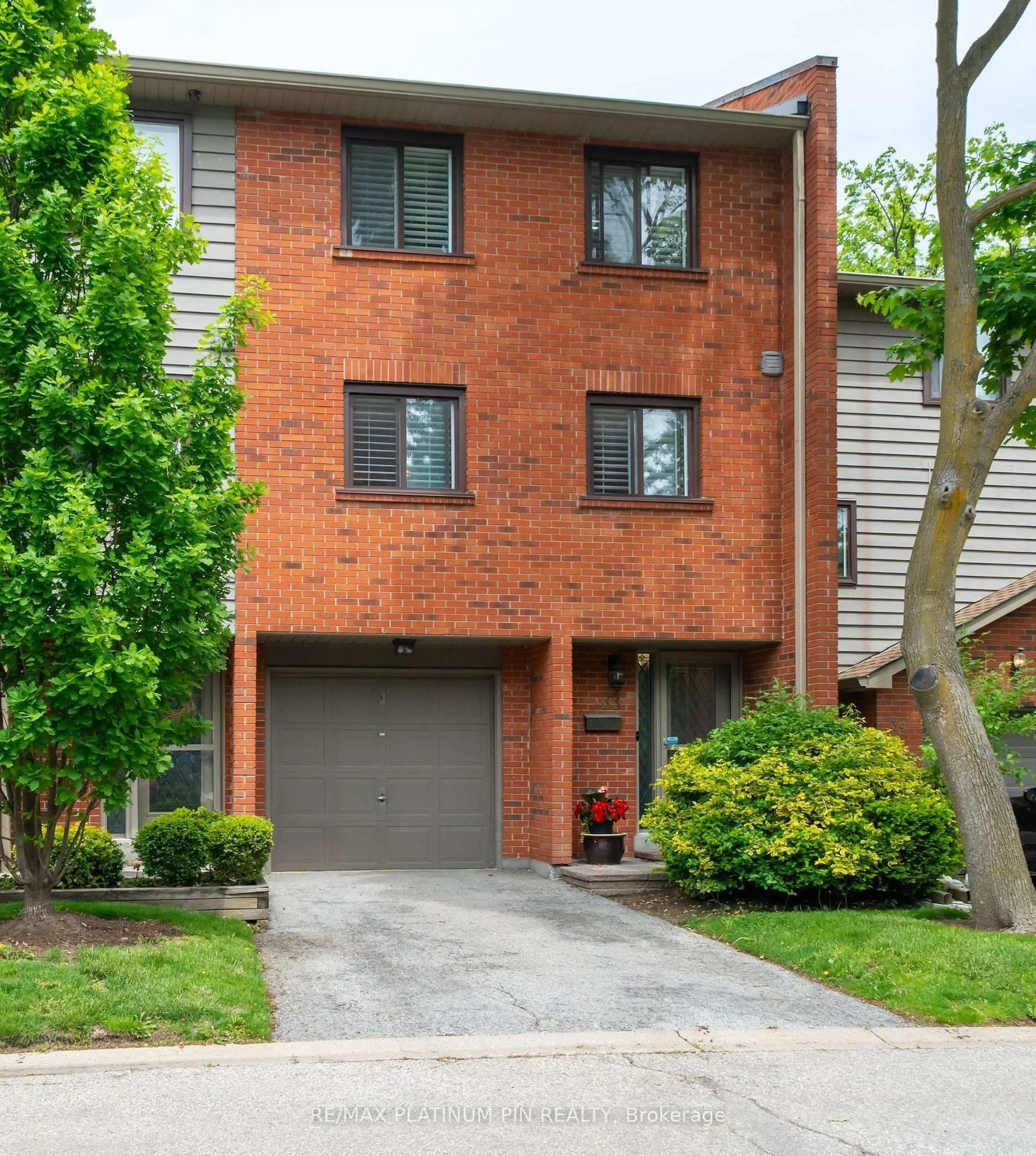 Home with brick exterior material, street for 1855 Maple Ridge Dr #33, Mississauga Ontario L4W 2N7