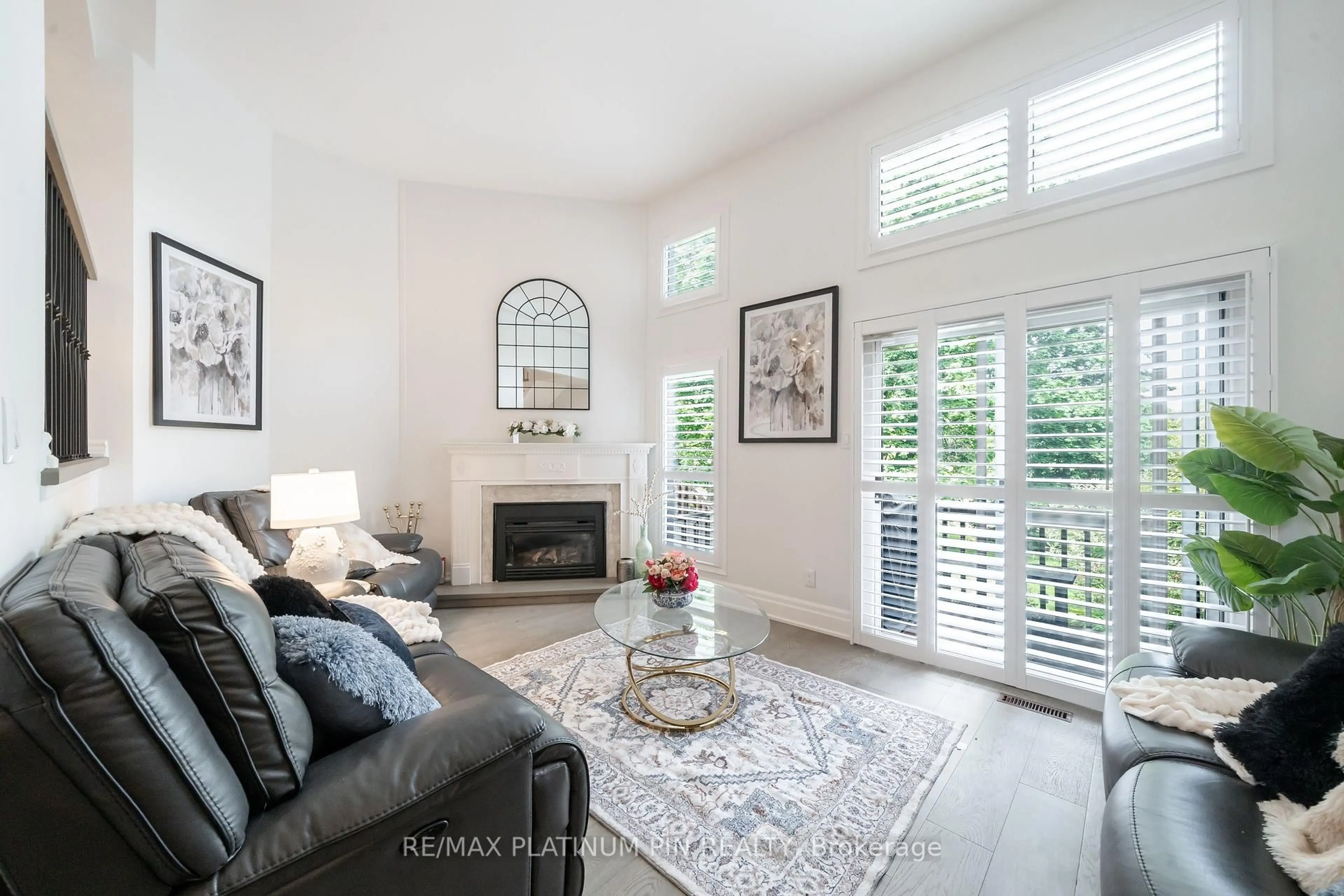 Living room with furniture, unknown for 1855 Maple Ridge Dr #33, Mississauga Ontario L4W 2N7