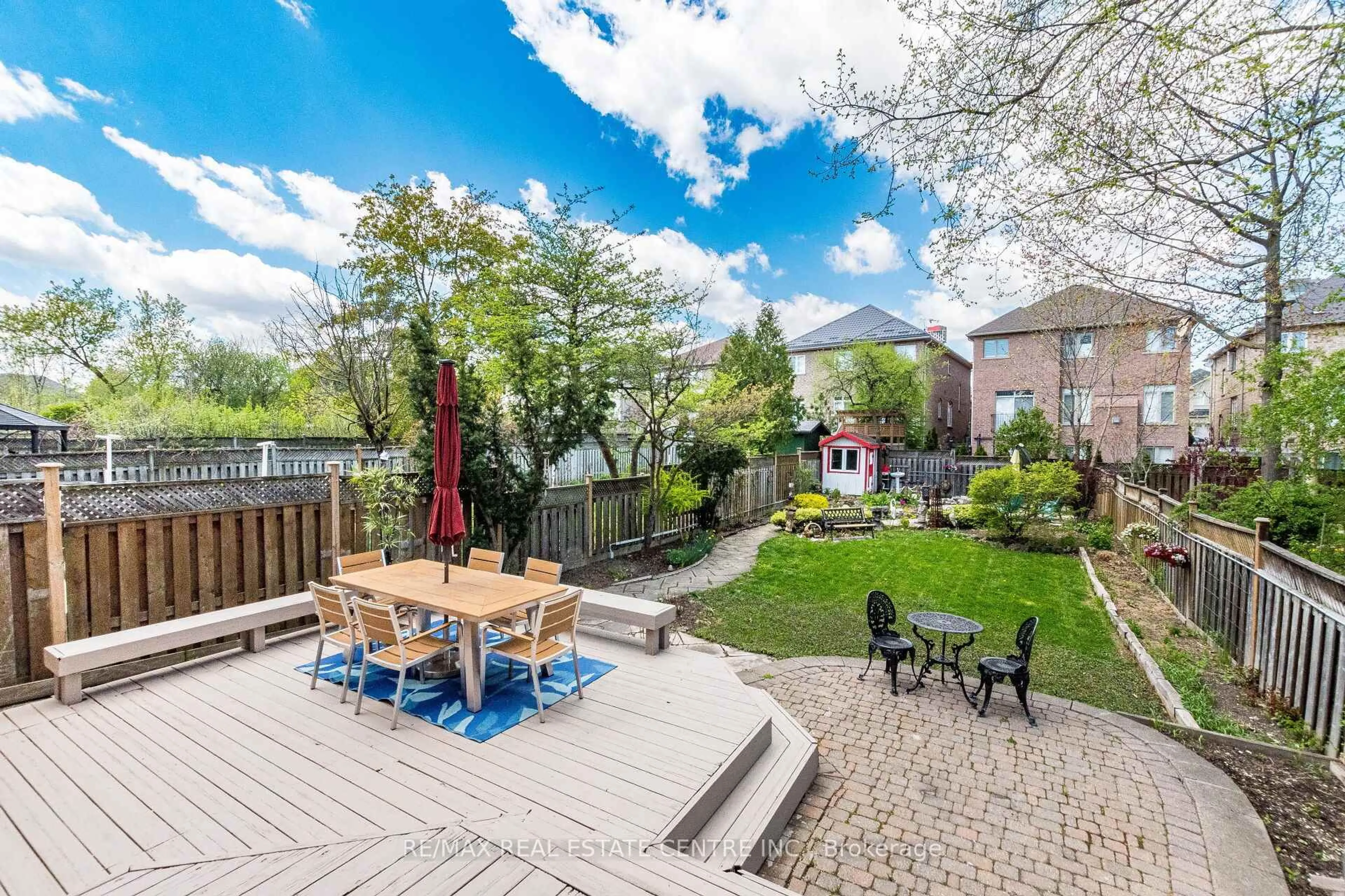 Patio, street for 273 Cossack Crt, Mississauga Ontario L5B 4C2