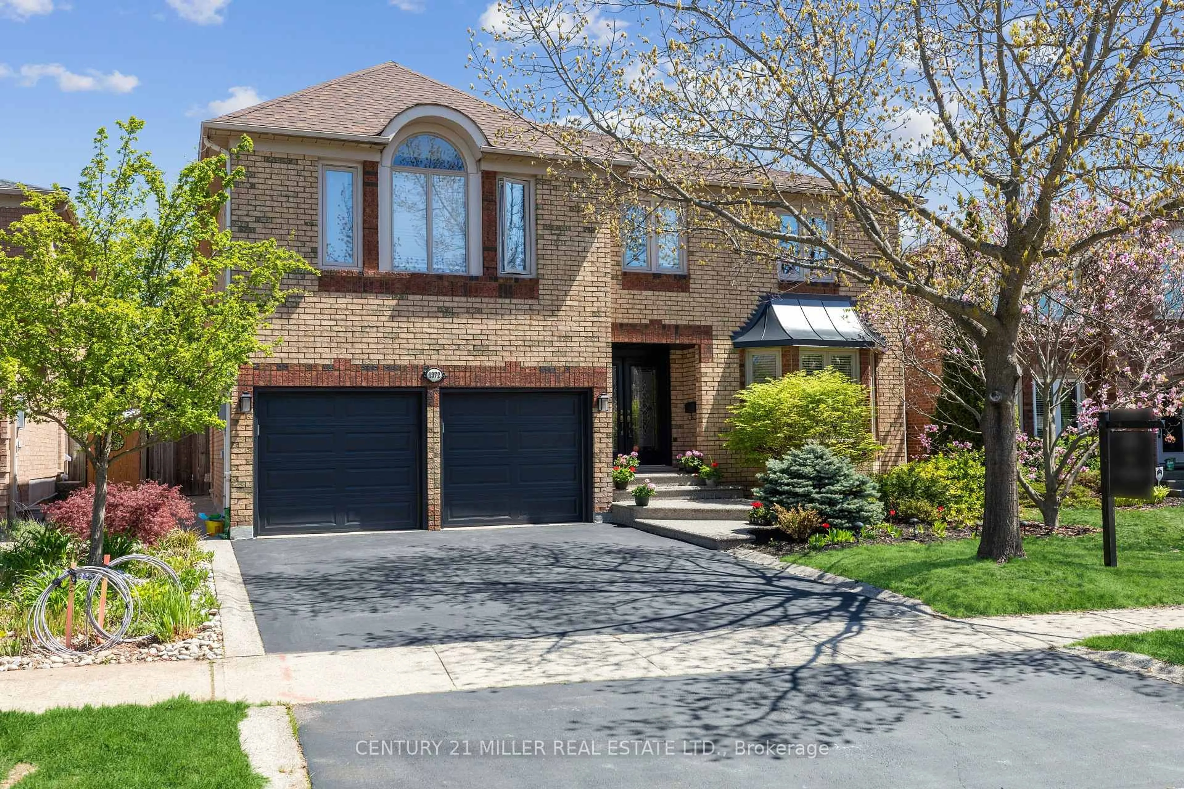 Home with brick exterior material, street for 1372 Wheelwright Rd, Oakville Ontario L6M 2Z2