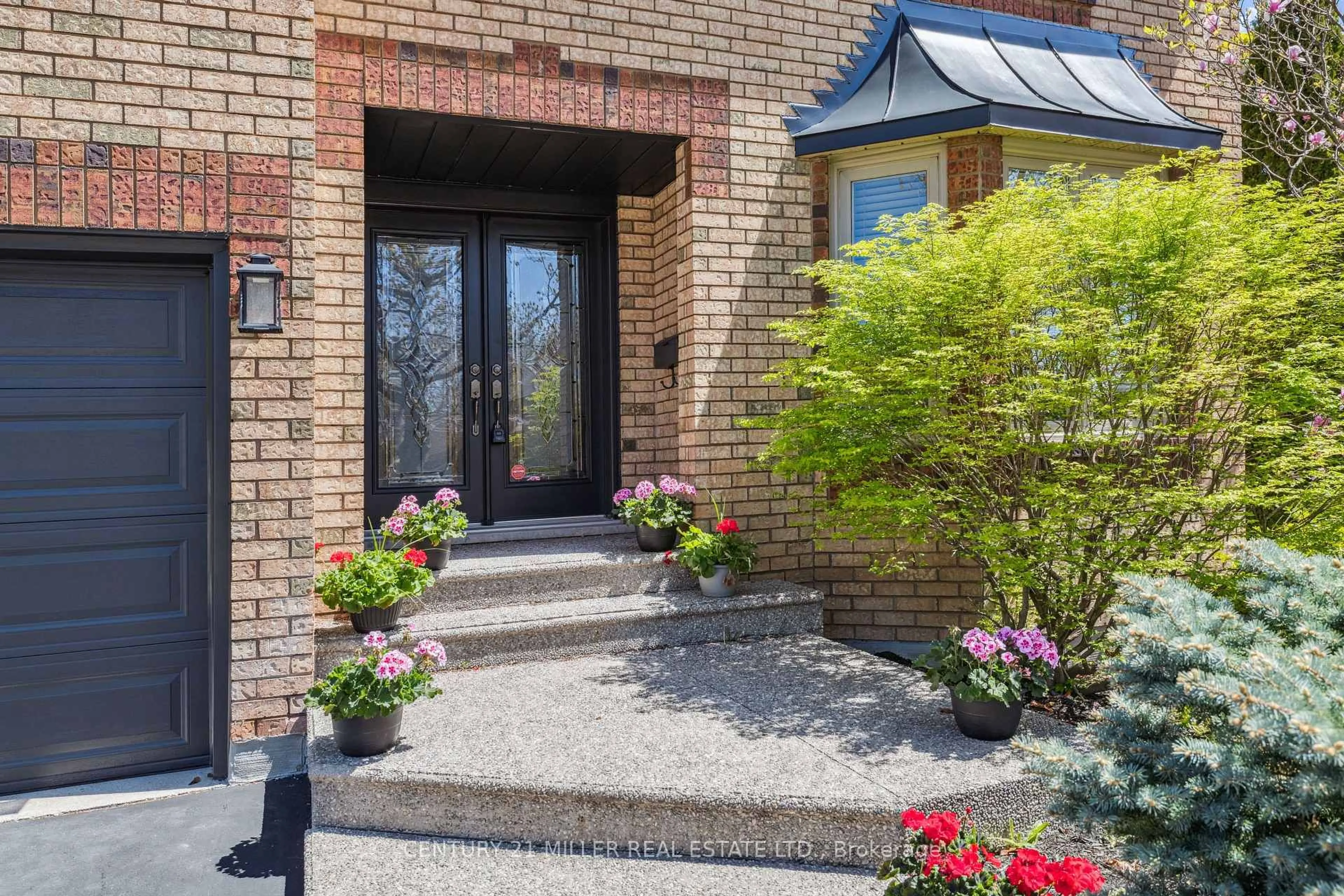 Home with brick exterior material, street for 1372 Wheelwright Rd, Oakville Ontario L6M 2Z2
