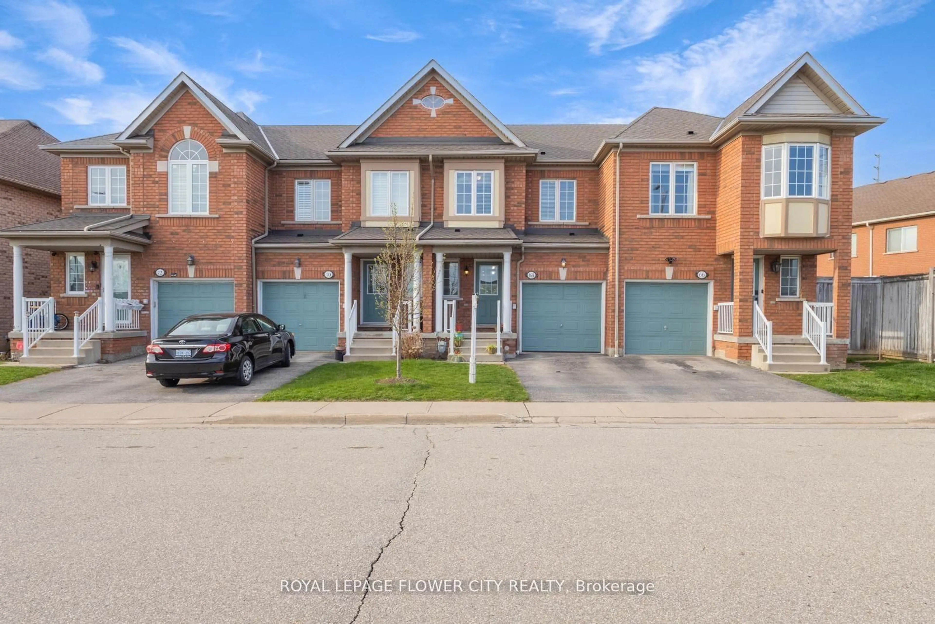 A pic from outside/outdoor area/front of a property/back of a property/a pic from drone, street for 770 Othello Crt #68, Mississauga Ontario L5W 1Y2