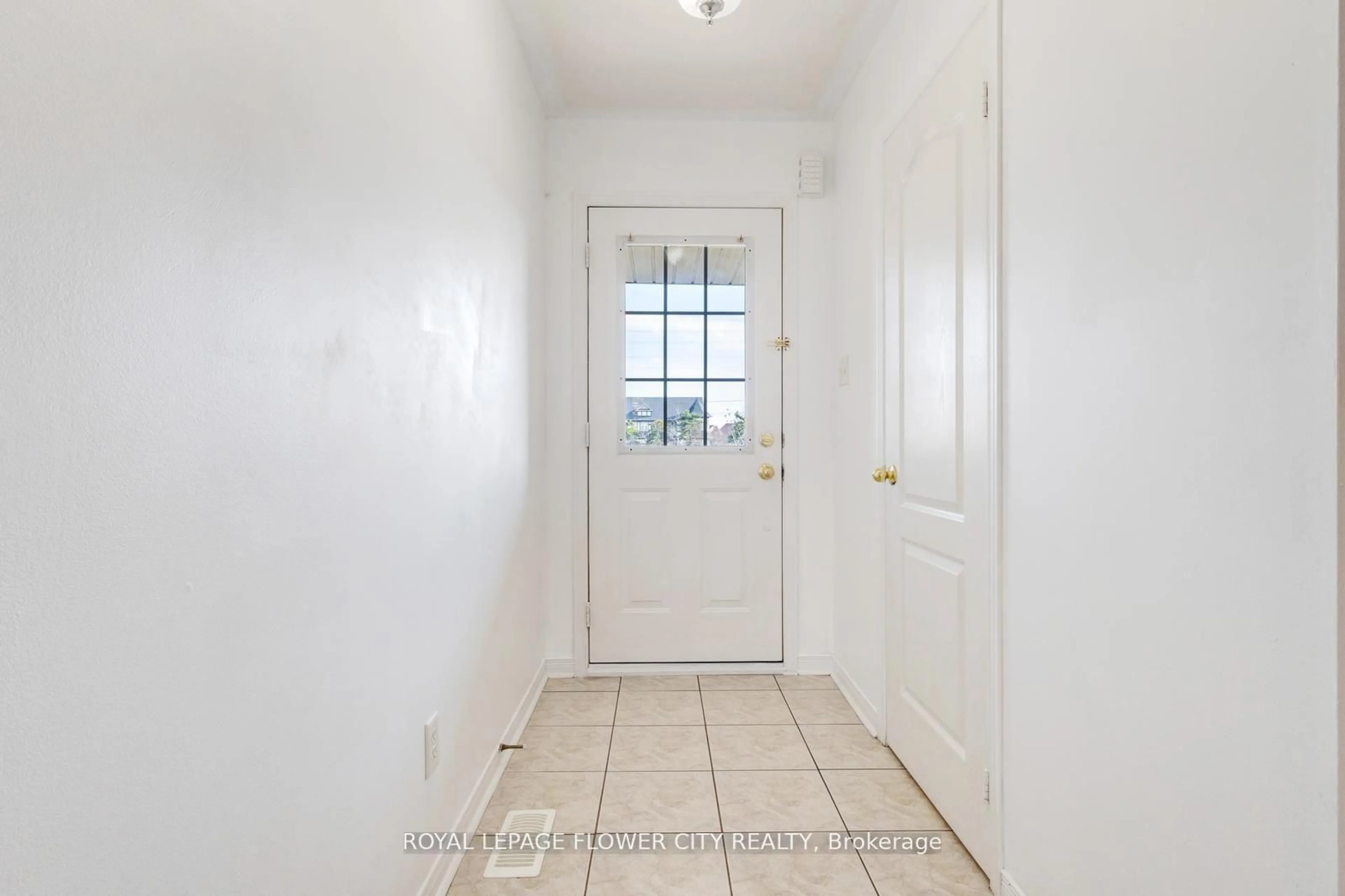Indoor entryway for 770 Othello Crt #68, Mississauga Ontario L5W 1Y2