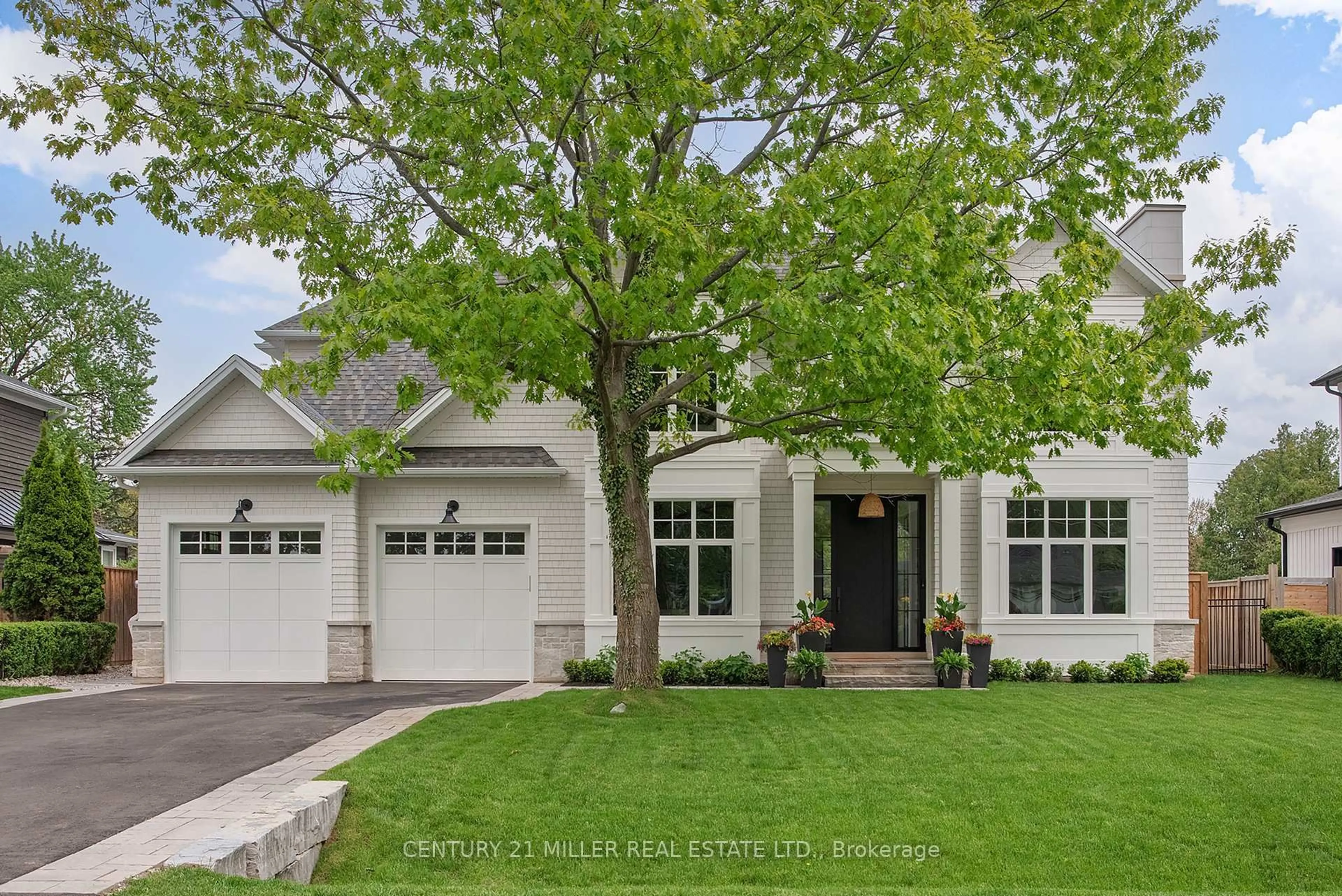 Home with vinyl exterior material, street for 331 Sandlewood Rd, Oakville Ontario L6L 3R9