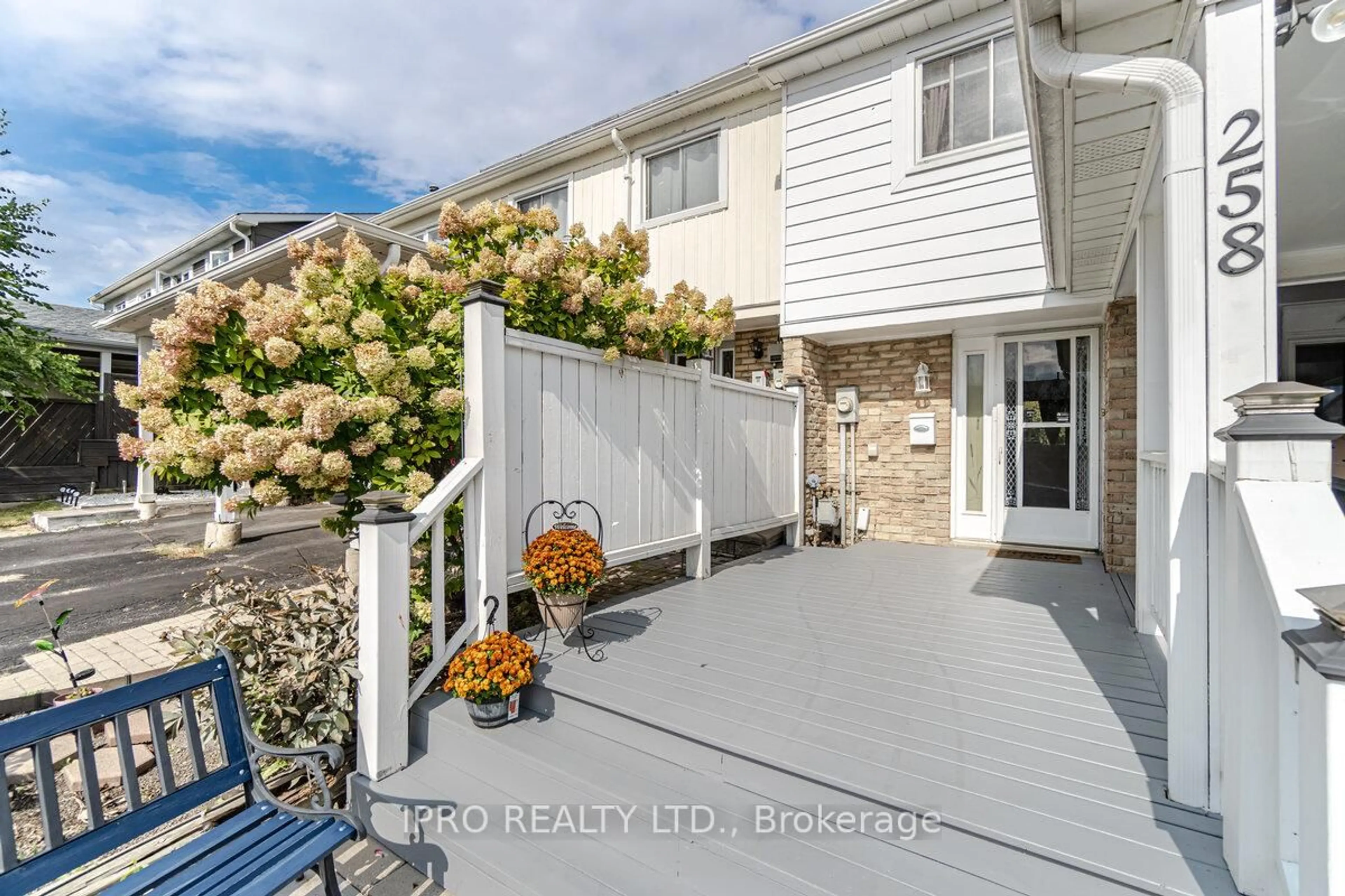 A pic from outside/outdoor area/front of a property/back of a property/a pic from drone, water/lake/river/ocean view for 258 Royal Salisbury Way, Brampton Ontario L6V 3H4