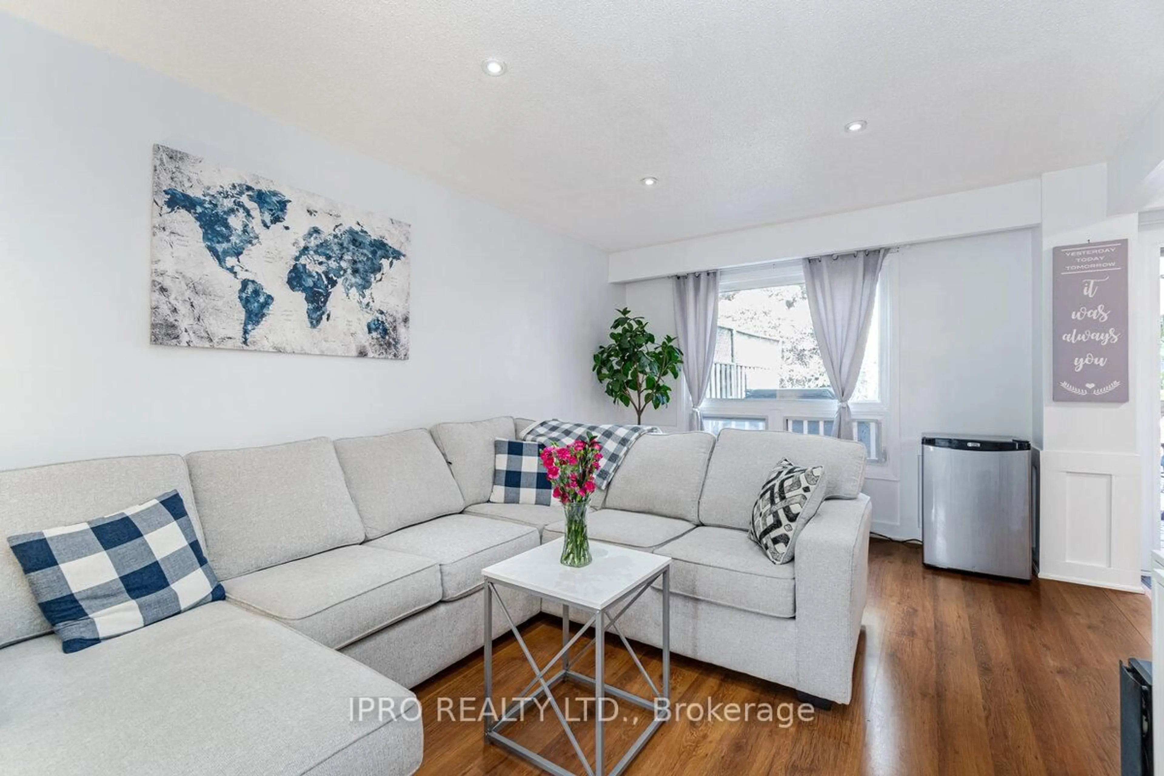 Living room with furniture, wood/laminate floor for 258 Royal Salisbury Way, Brampton Ontario L6V 3H4