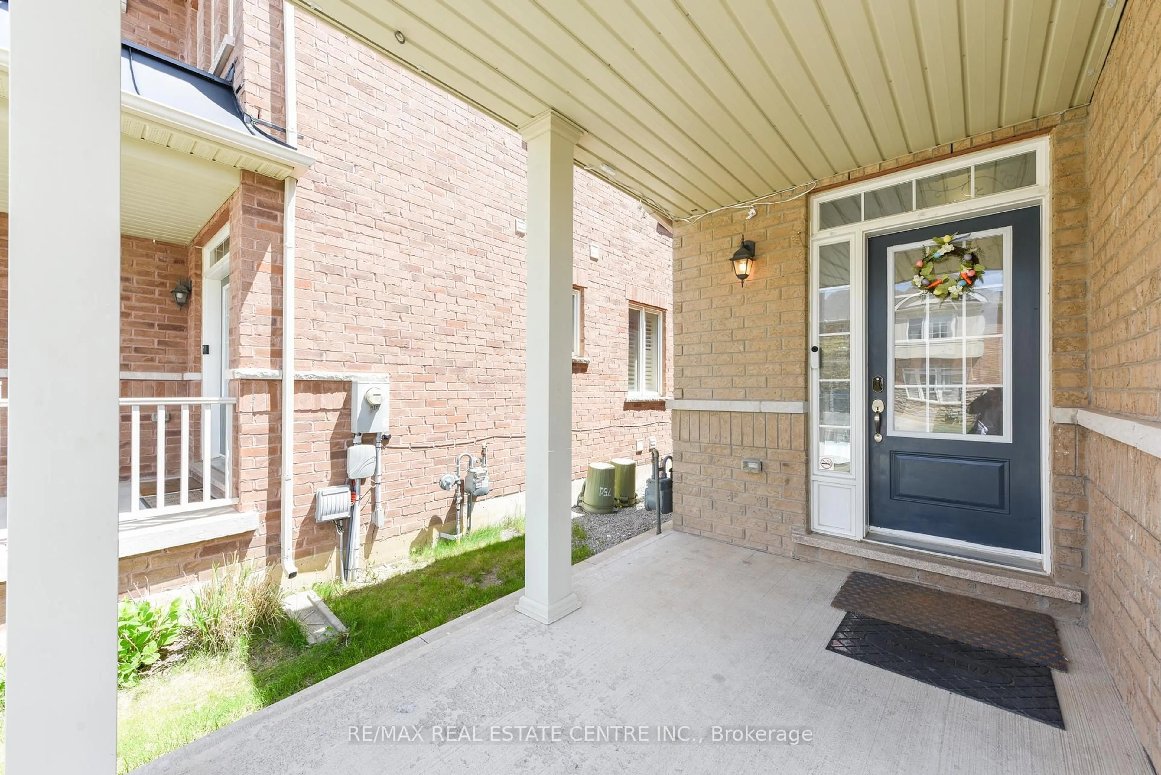 Indoor entryway for 682 Megson Terr, Milton Ontario L9T 8K4