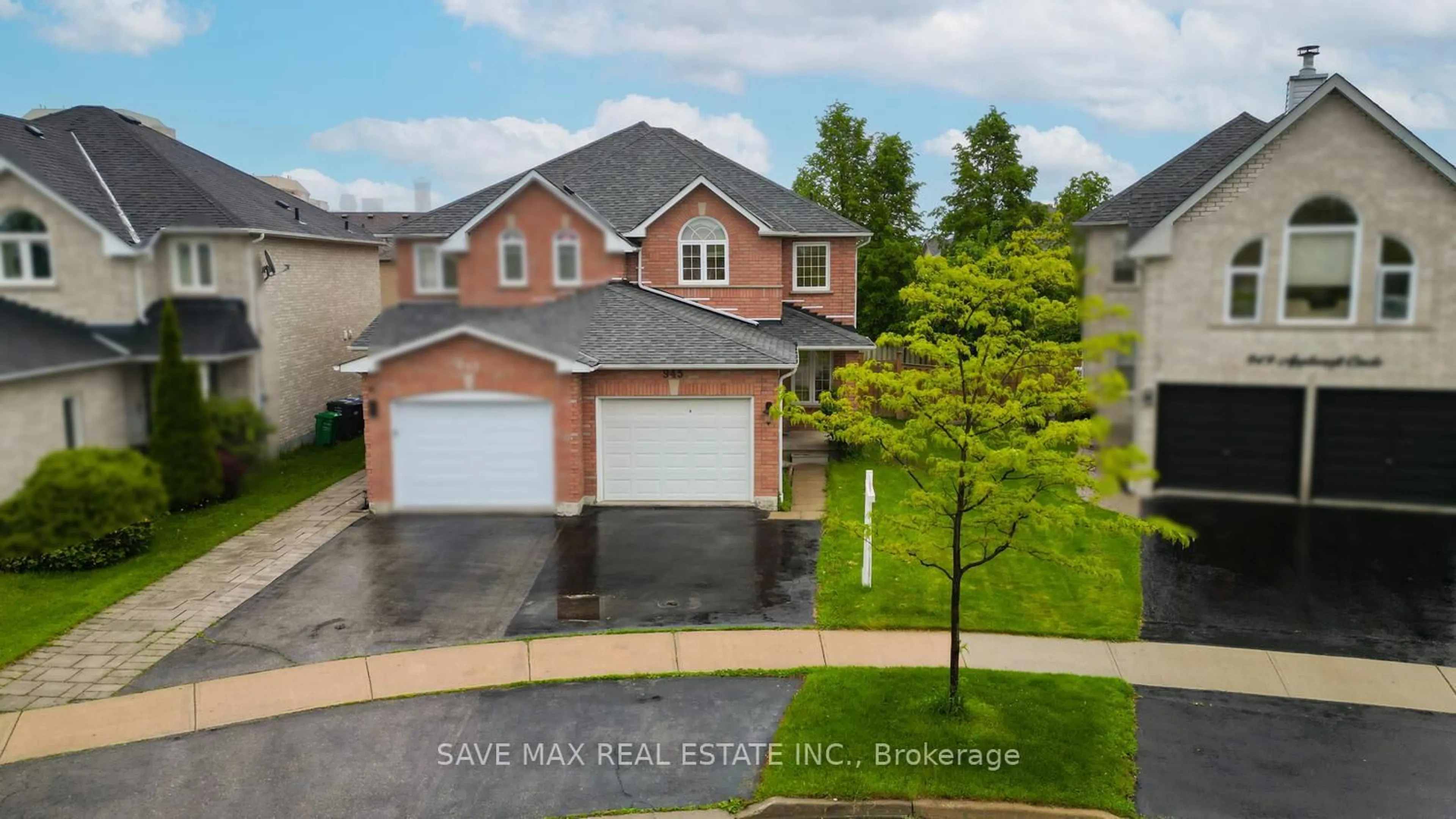 A pic from outside/outdoor area/front of a property/back of a property/a pic from drone, water/lake/river/ocean view for 945 AppleCroft Circ, Mississauga Ontario L5M 2G8