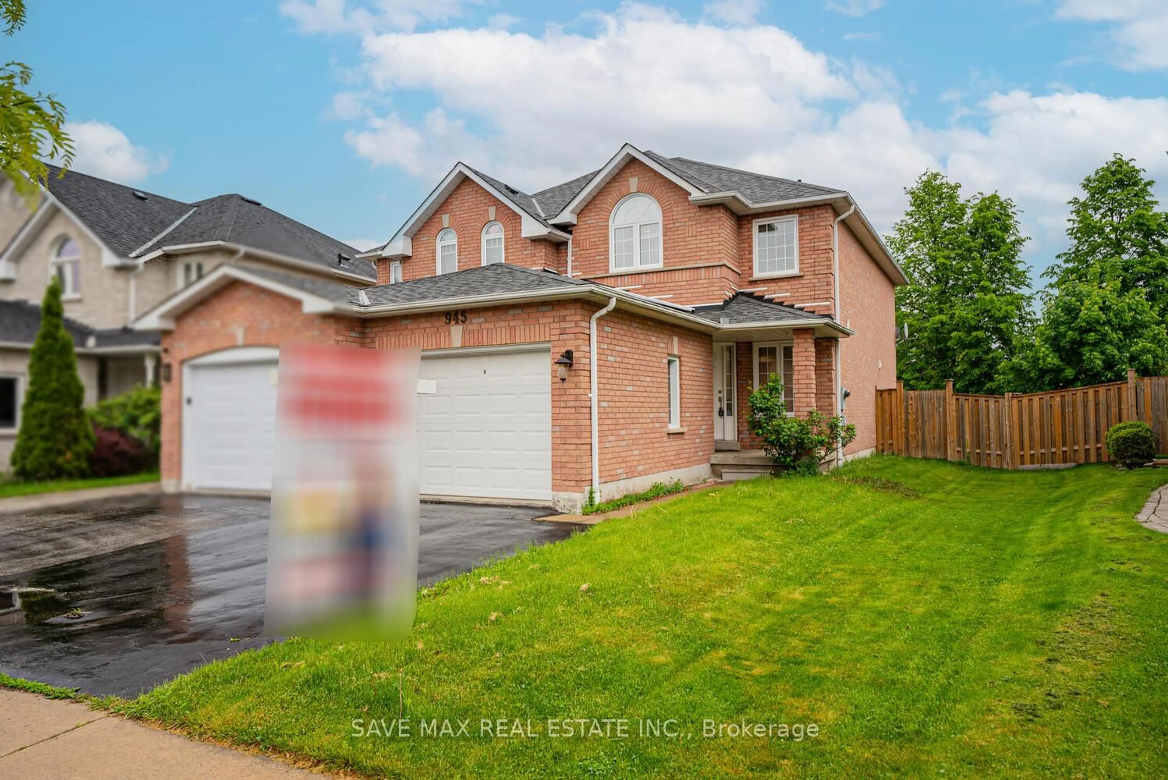 Unknown for 945 AppleCroft Circ, Mississauga Ontario L5M 2G8