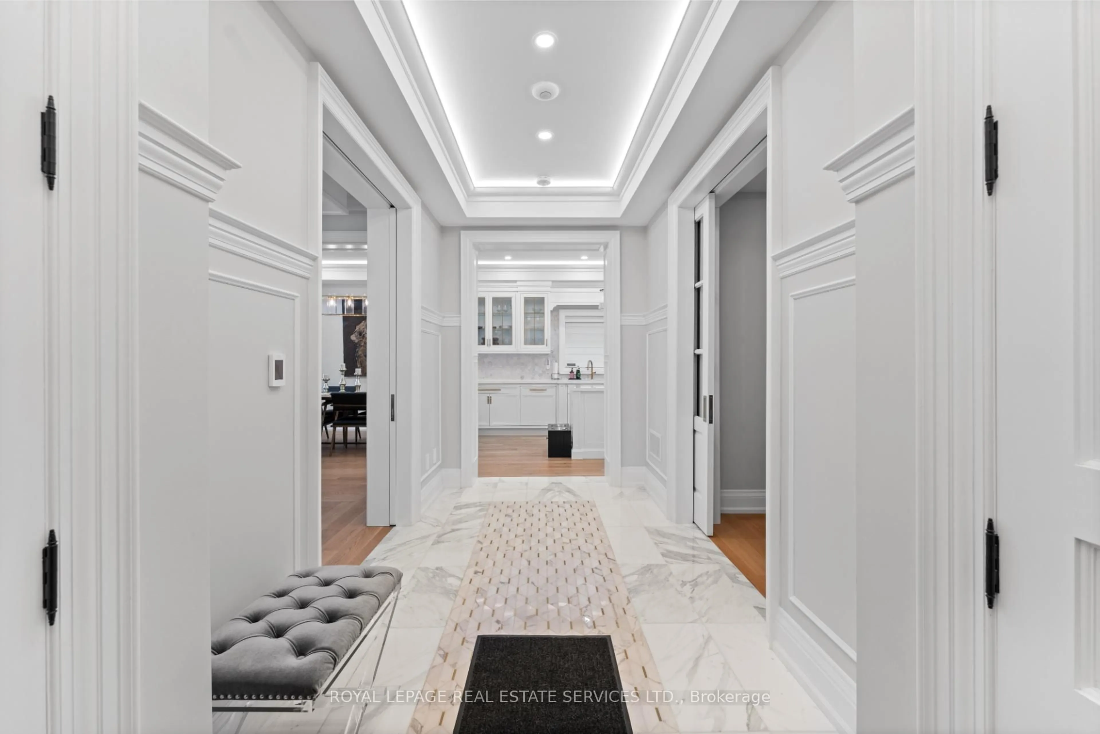 Indoor entryway for 161 The Kingsway N/A, Toronto Ontario M8X 2V5