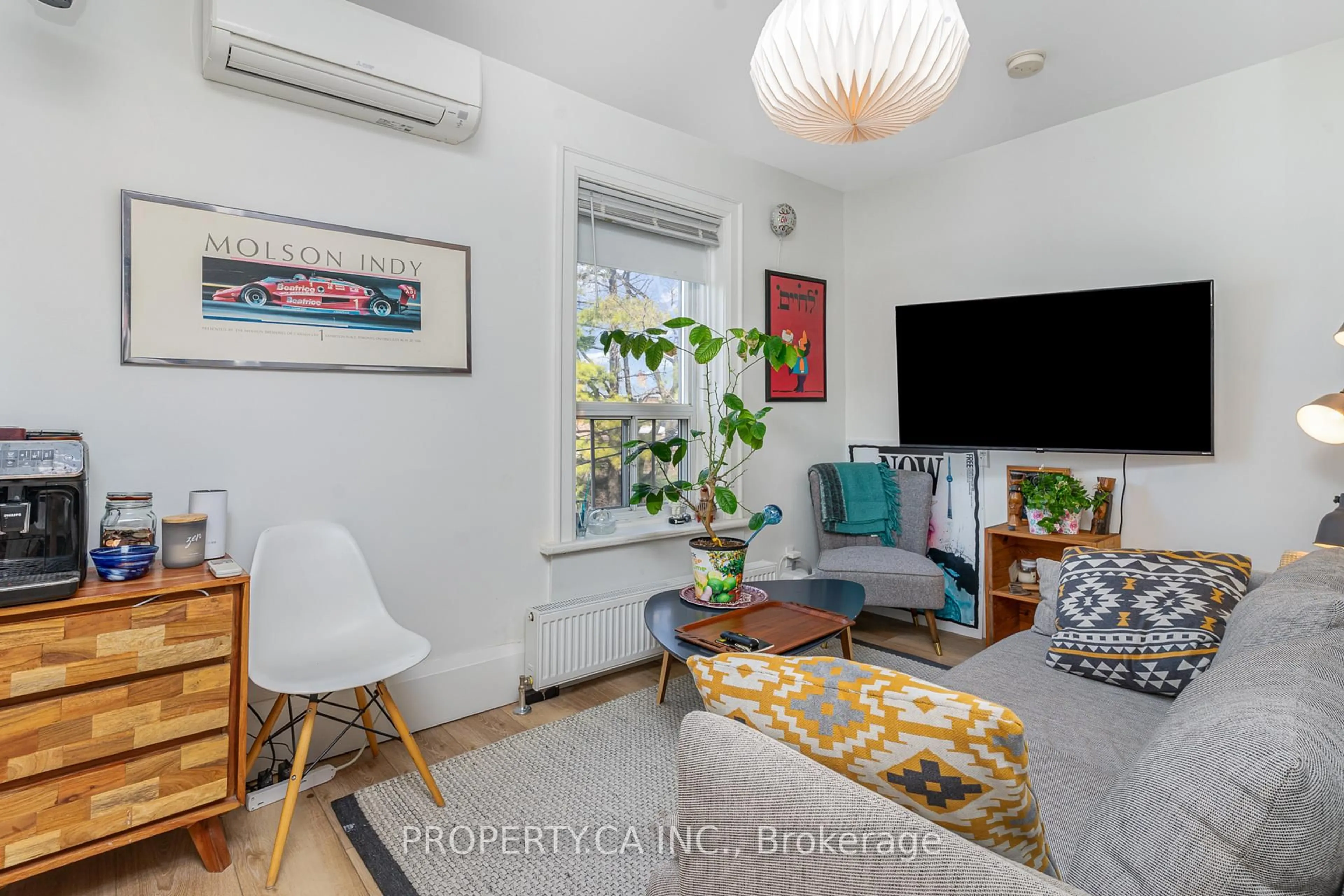 Living room with furniture, unknown for 1126 Dovercourt Rd, Toronto Ontario M6H 2X9
