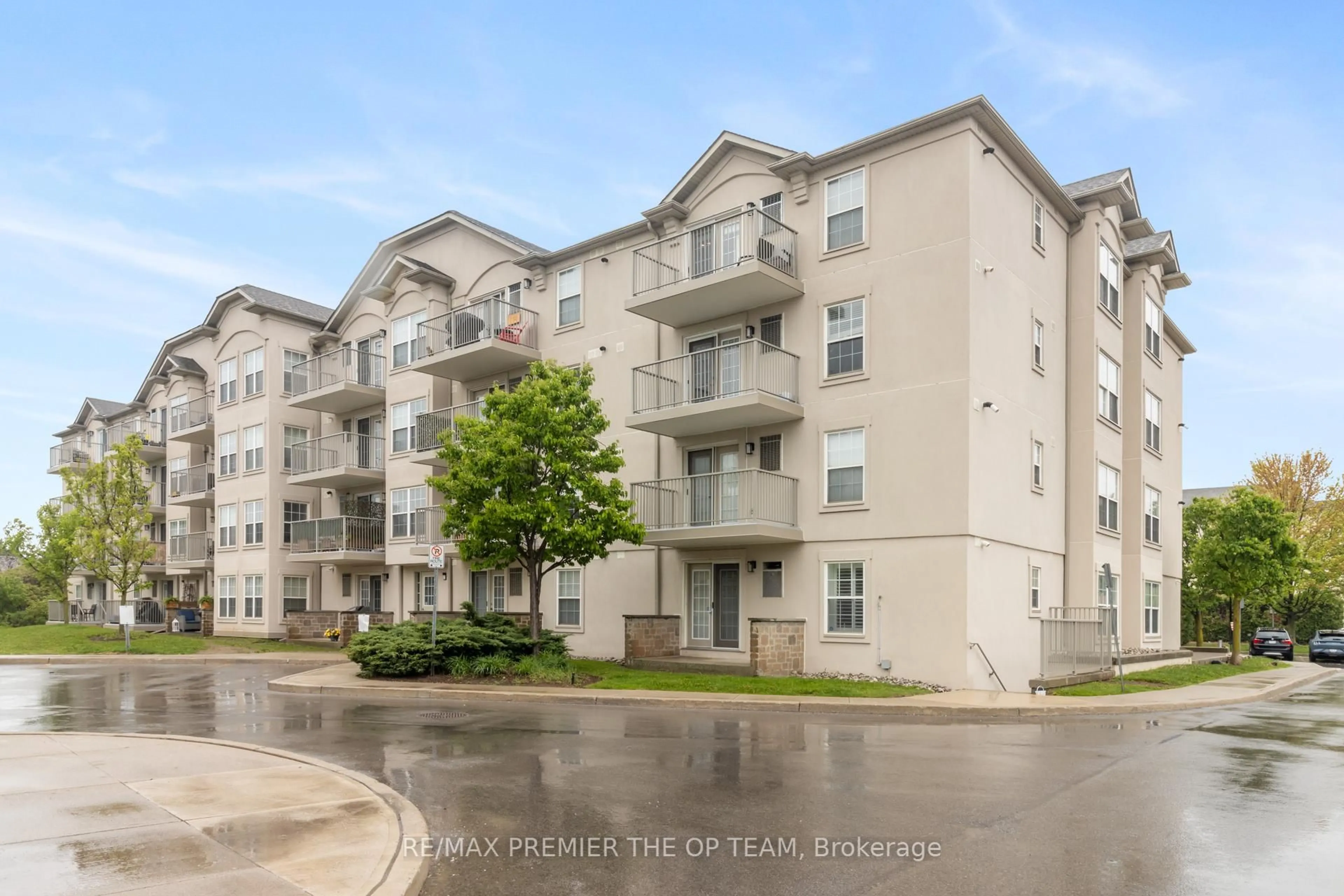 Patio, street for 1440 Bishops Gate #404, Oakville Ontario L6M 4M9