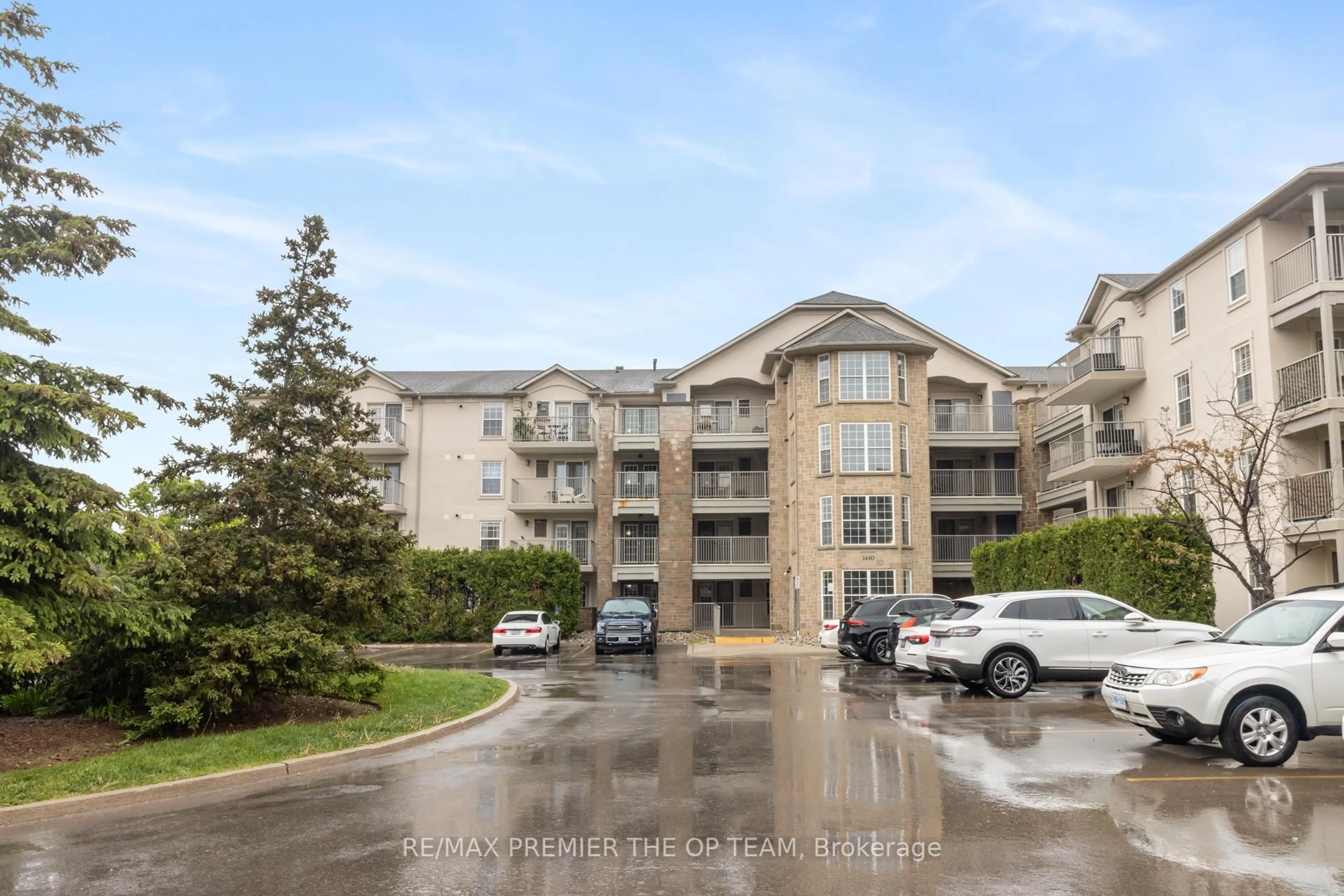 Unknown for 1440 Bishops Gate #404, Oakville Ontario L6M 4M9