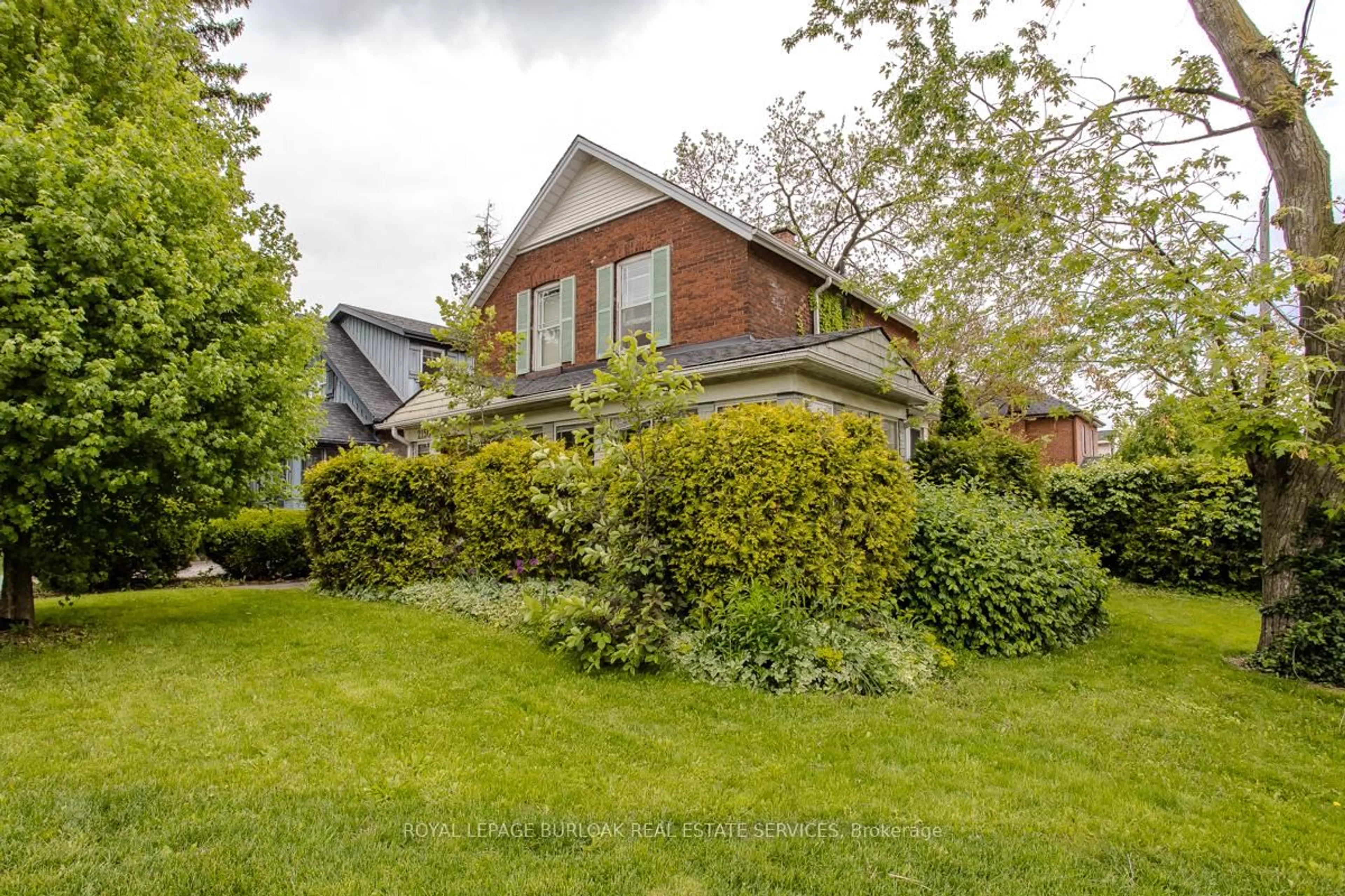 Unknown for 2150 Caroline St, Burlington Ontario L7R 1M1