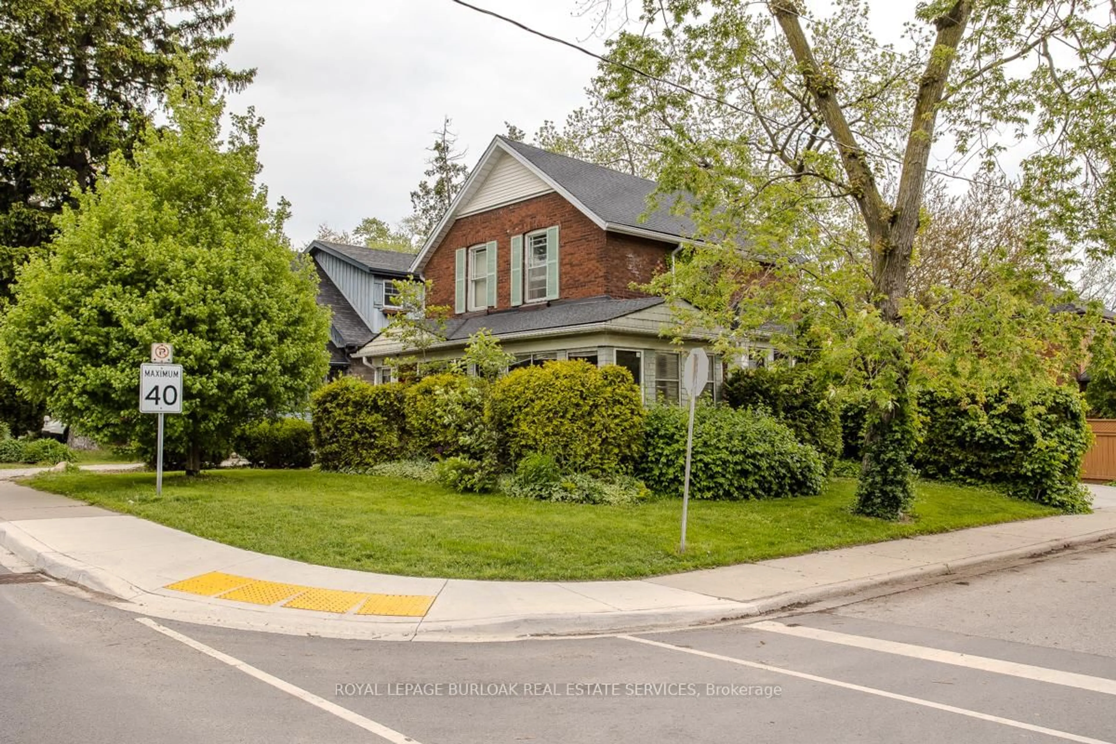 Unknown for 2150 Caroline St, Burlington Ontario L7R 1M1