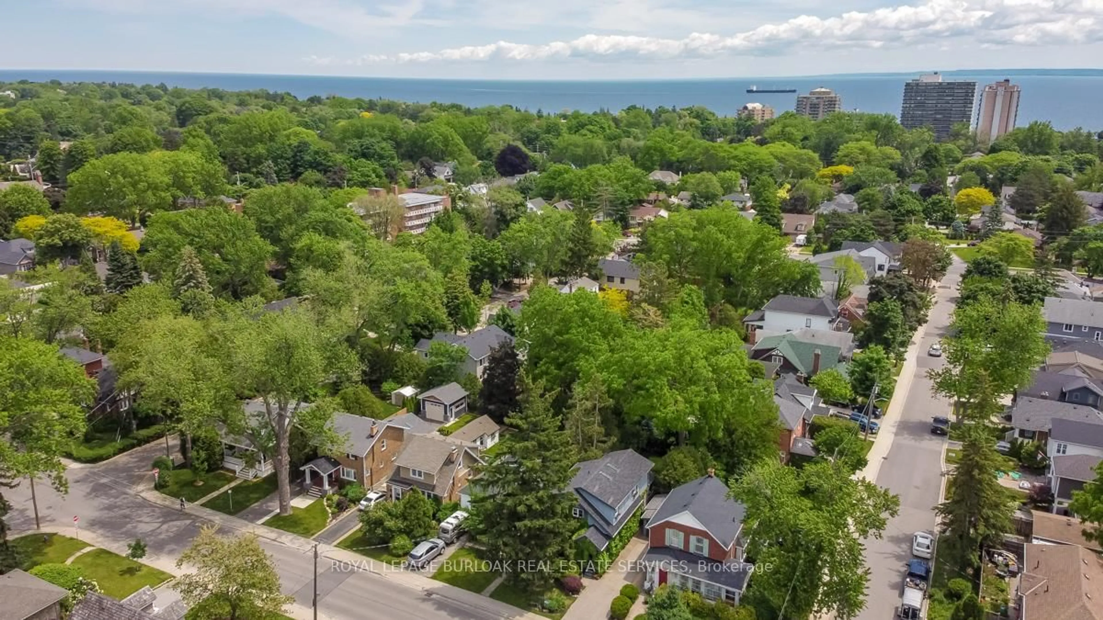A pic from outside/outdoor area/front of a property/back of a property/a pic from drone, mountain view for 2150 Caroline St, Burlington Ontario L7R 1M1