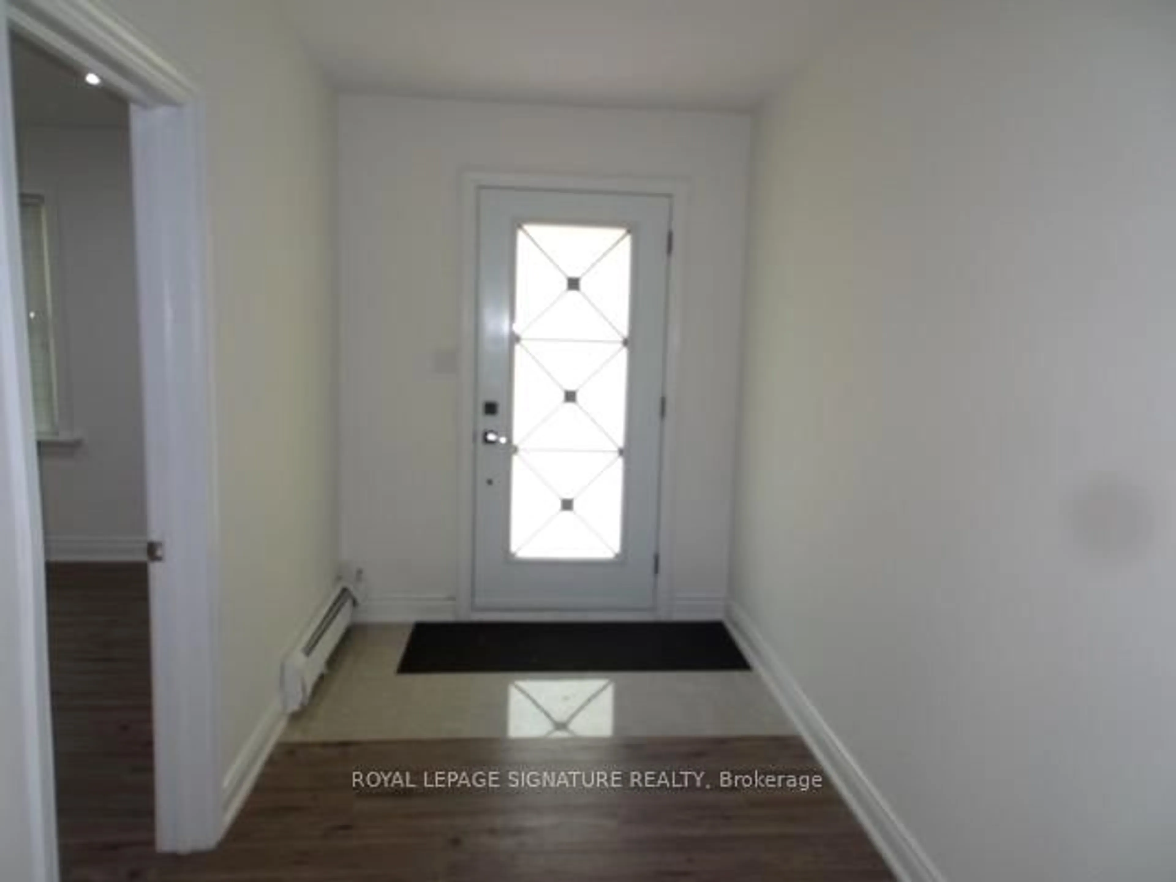 Indoor entryway for 1618 Trotwood Ave, Mississauga Ontario L5G 3Z9