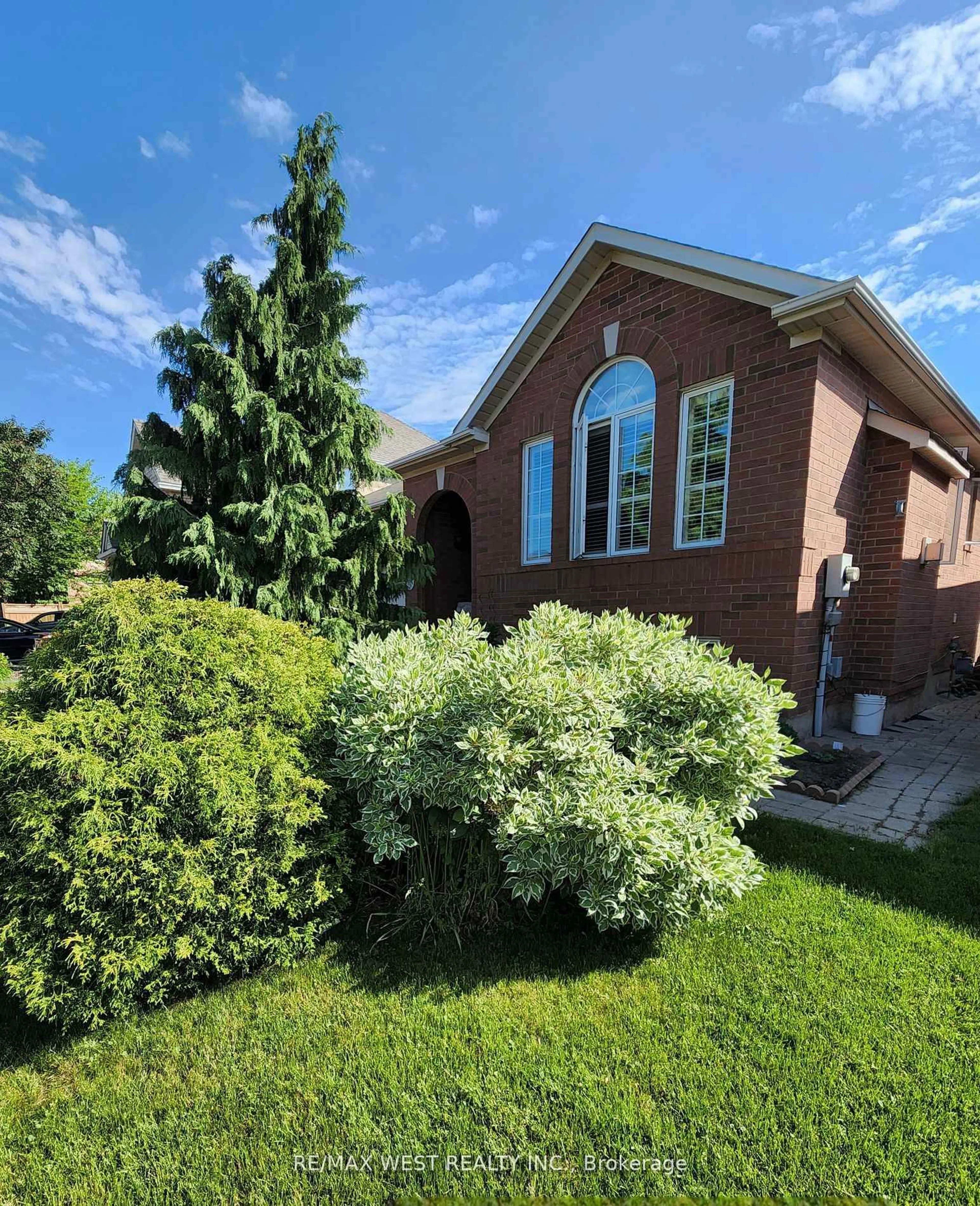 Home with brick exterior material, unknown for 2223 Lapsley Cres, Oakville Ontario L6M 4V1