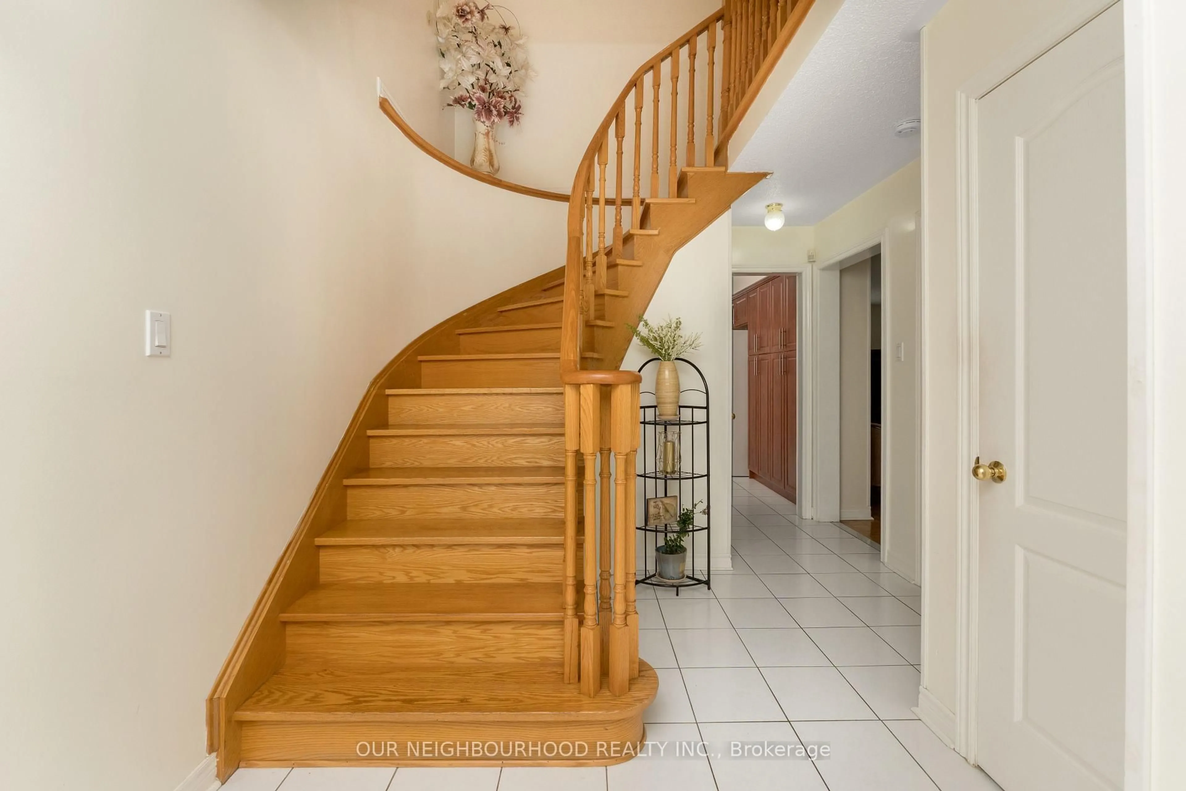 Unknown for 10 Wildberry Cres, Brampton Ontario L6R 1M7