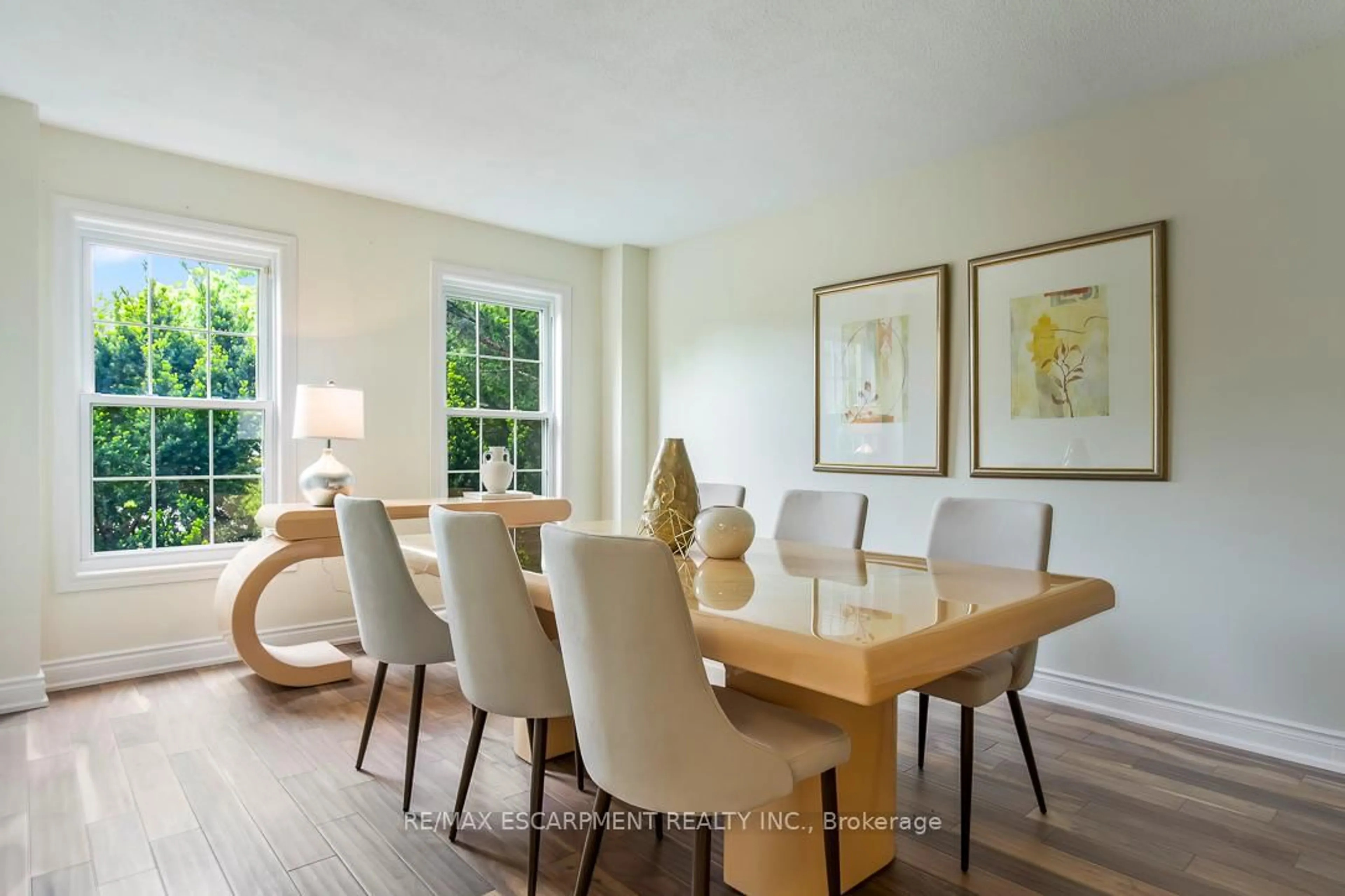 Dining room, wood/laminate floor for 2712 Ashridge Pl, Oakville Ontario L6J 7K3