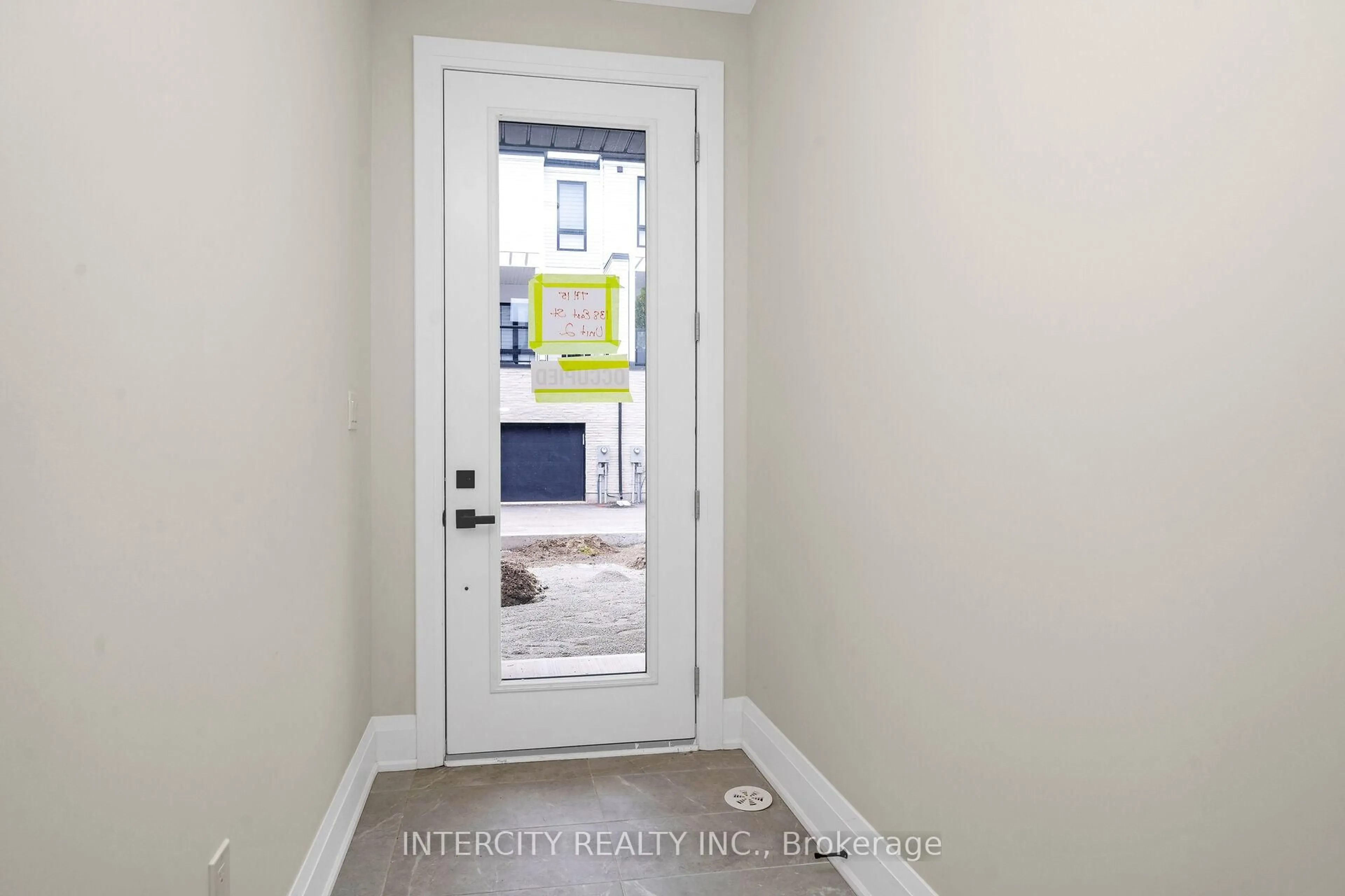 Indoor entryway for 138 East St #2, Oakville Ontario L6L 0H9