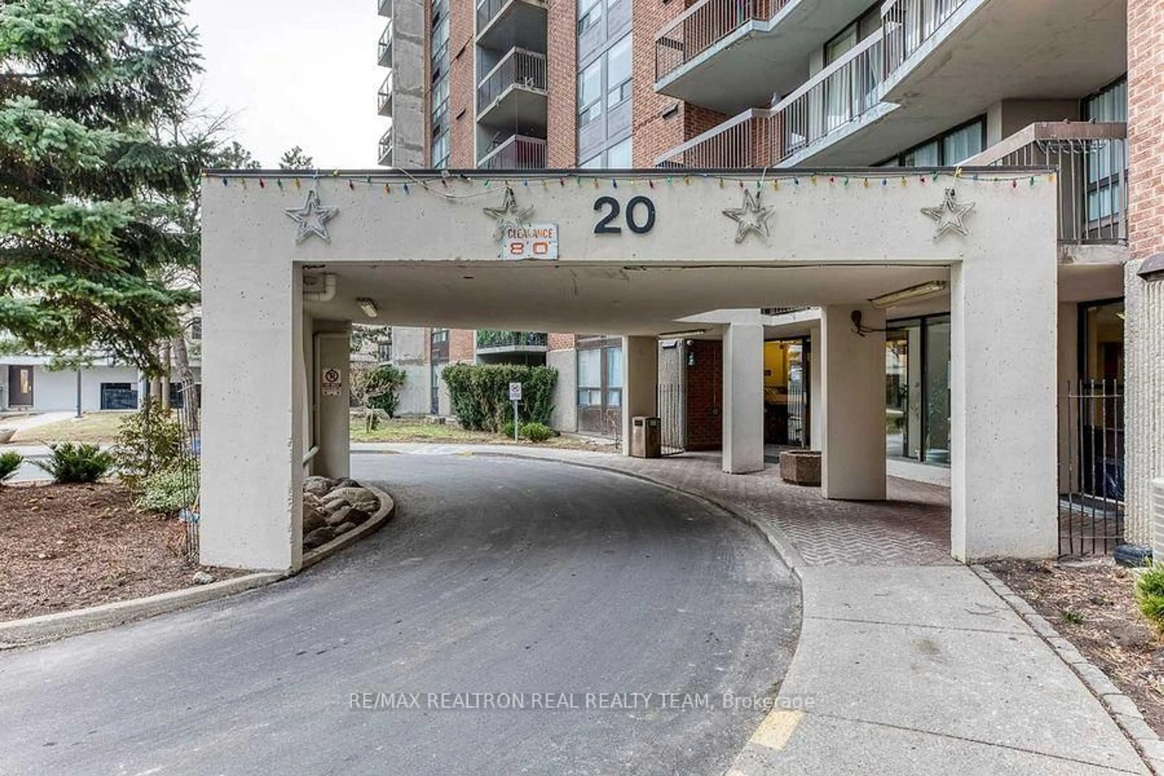 Indoor foyer for 20 Mississauga Valley Blvd #1405, Mississauga Ontario L5A 3S1