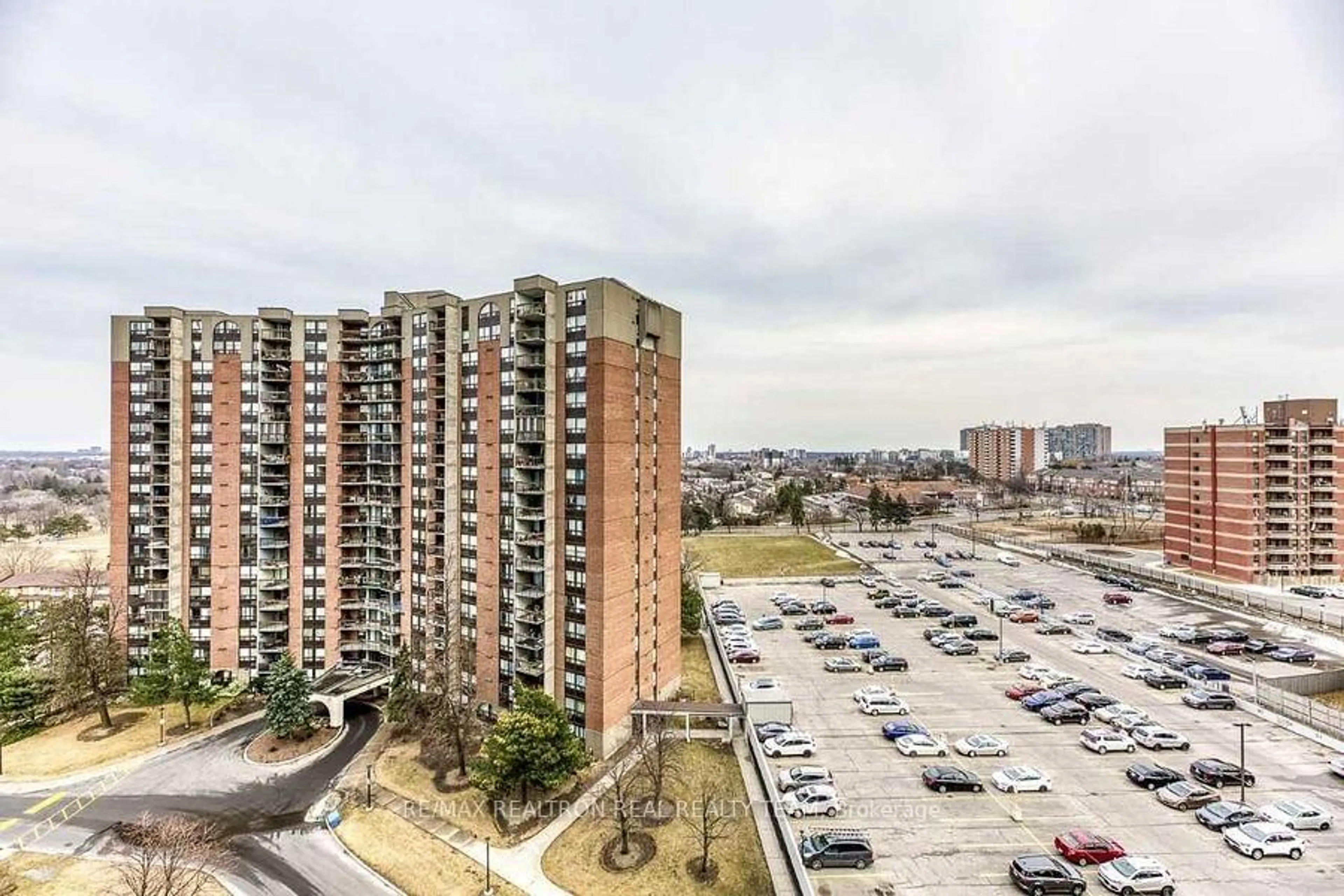 A pic from outside/outdoor area/front of a property/back of a property/a pic from drone, city buildings view from balcony for 20 Mississauga Valley Blvd #1405, Mississauga Ontario L5A 3S1
