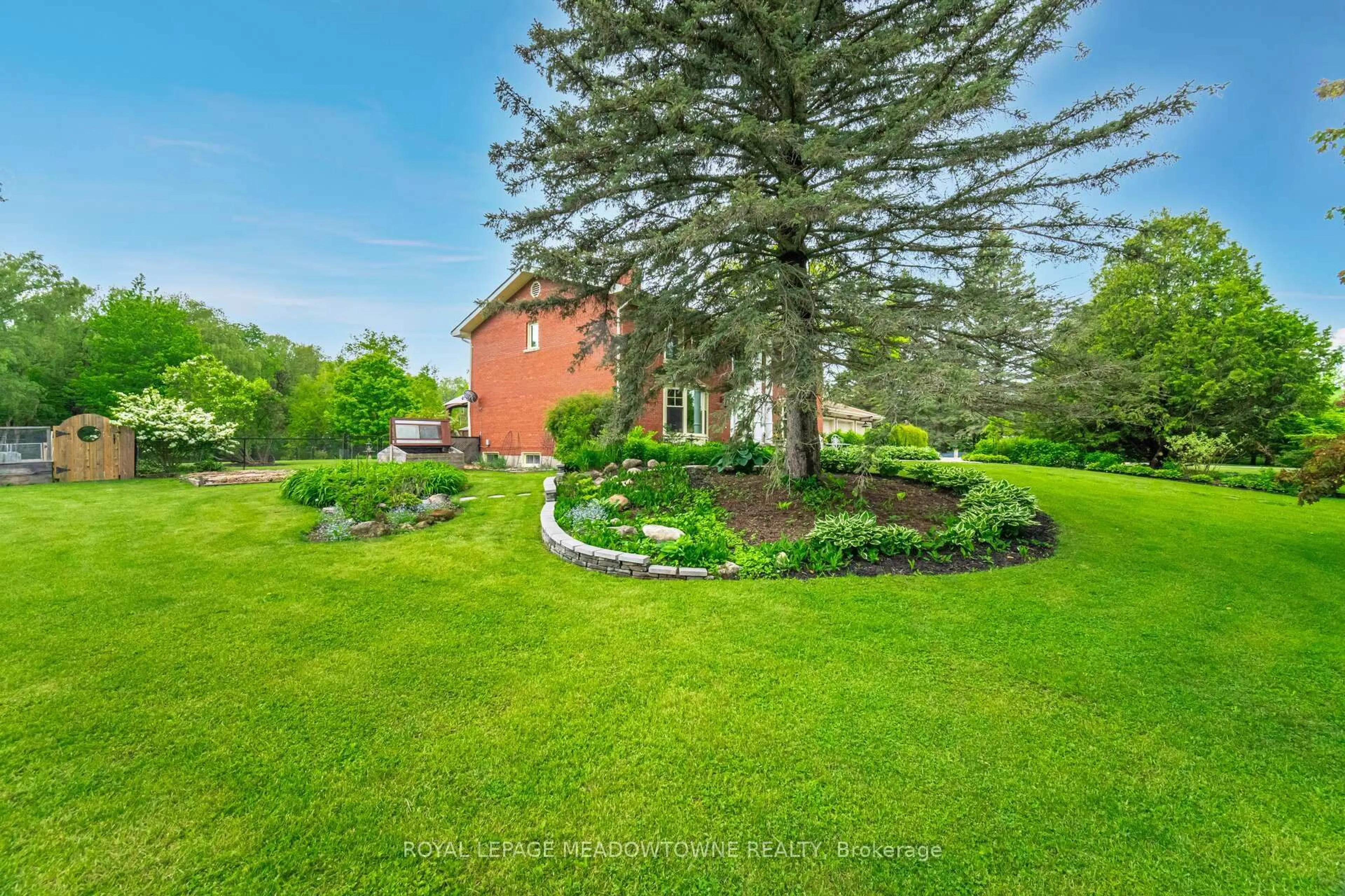 A pic from outside/outdoor area/front of a property/back of a property/a pic from drone, unknown for 11302 Regional 25 Rd, Halton Hills Ontario L7J 2M1
