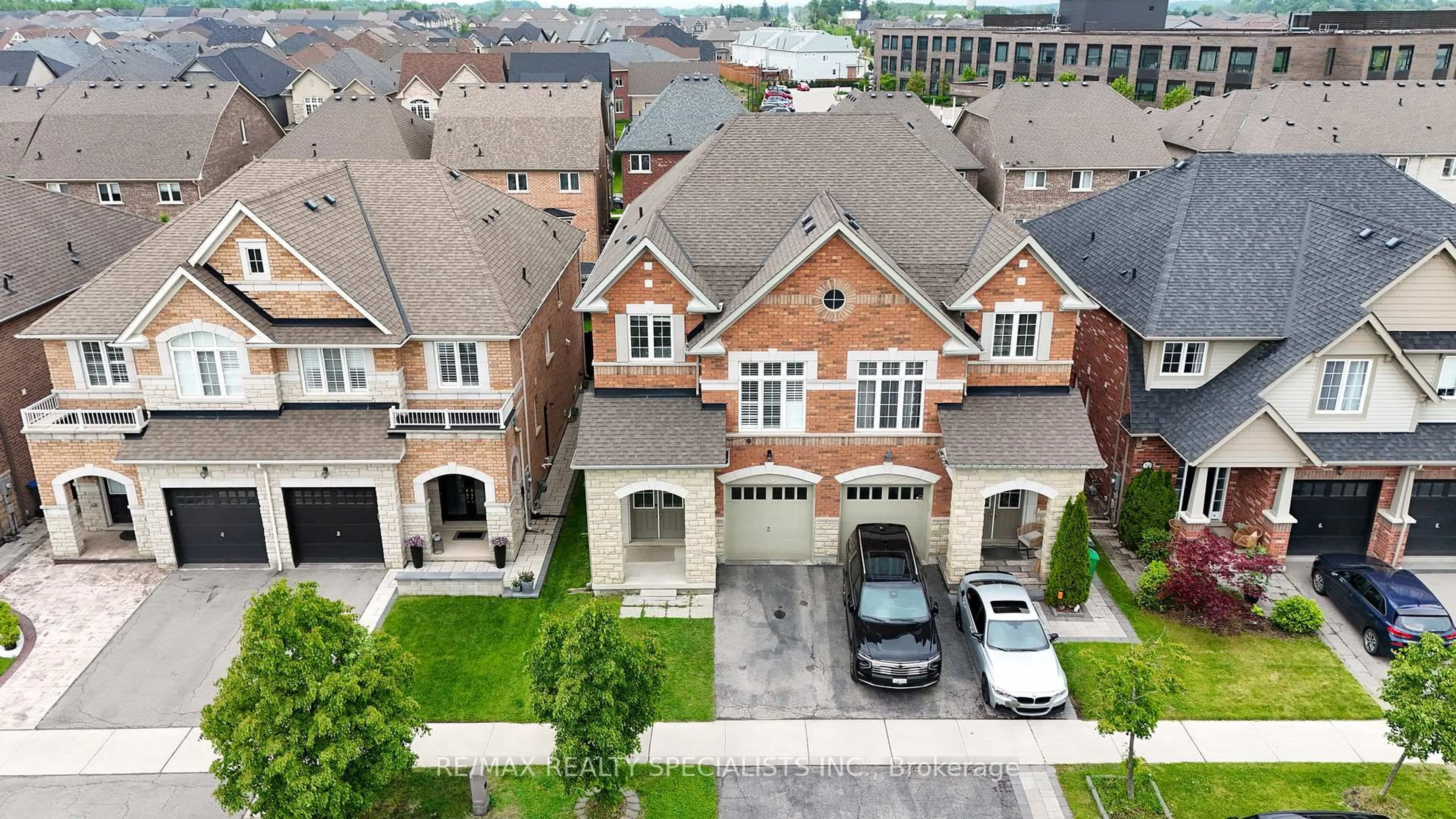 A pic from outside/outdoor area/front of a property/back of a property/a pic from drone, street for 54 Mcpherson Rd, Caledon Ontario L7C 4A8