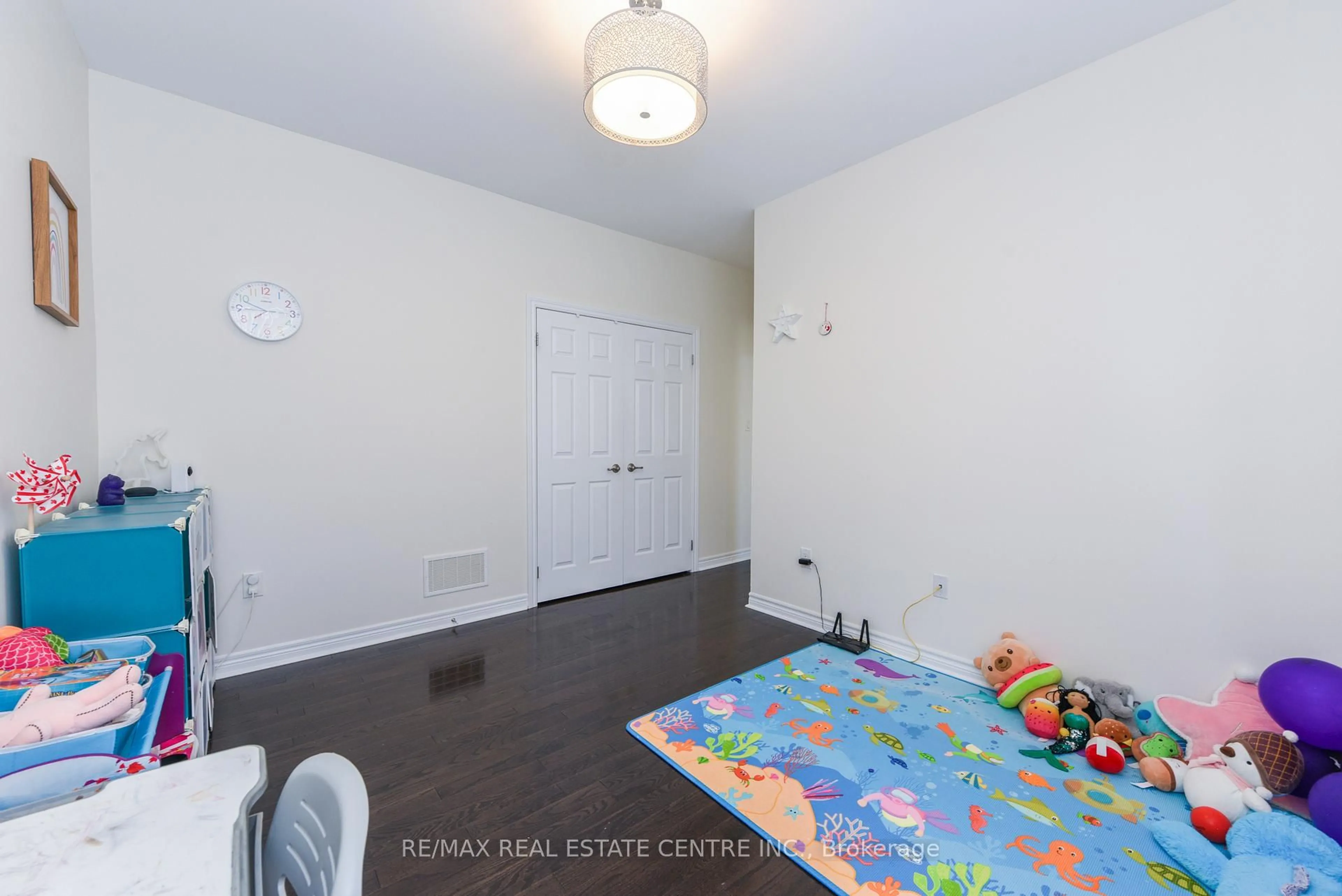 A pic of a room for 339 Sixteen Mile Dr, Oakville Ontario L6M 4M2