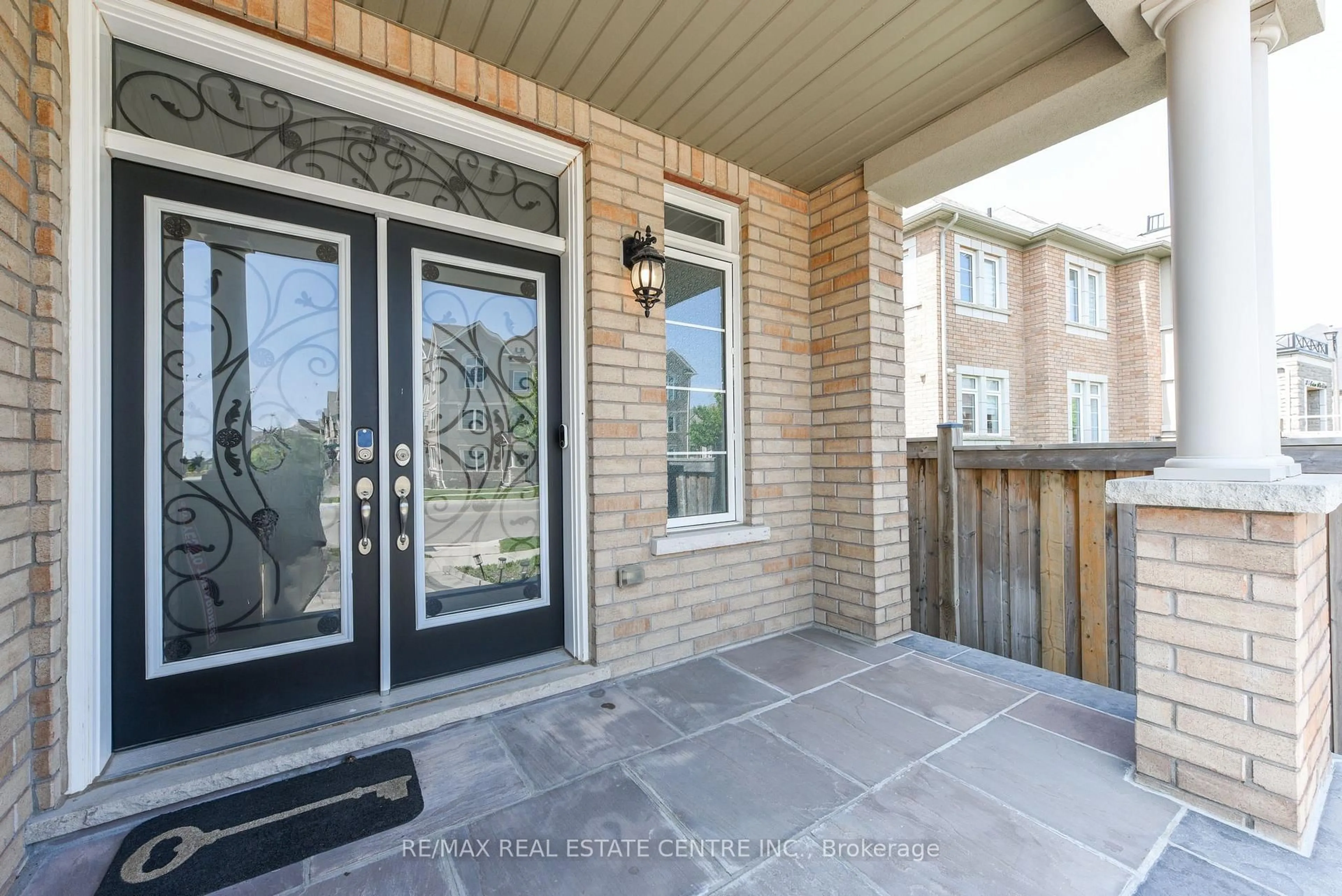 Indoor entryway for 339 Sixteen Mile Dr, Oakville Ontario L6M 4M2