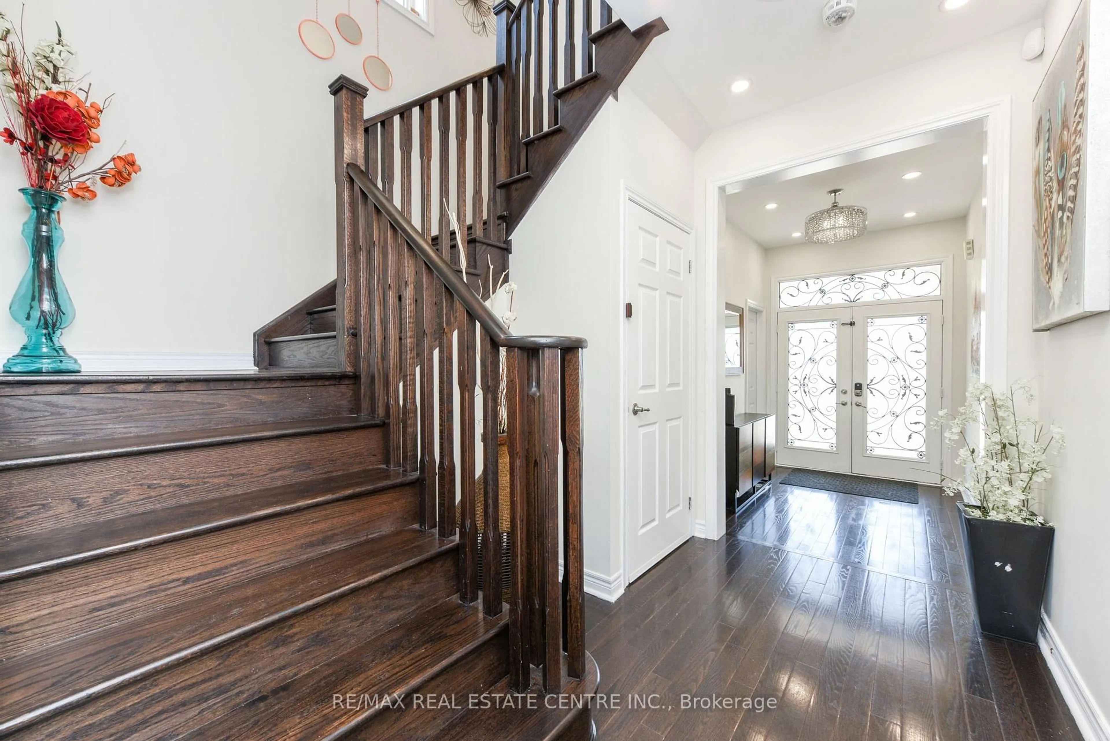 Indoor entryway for 339 Sixteen Mile Dr, Oakville Ontario L6M 4M2